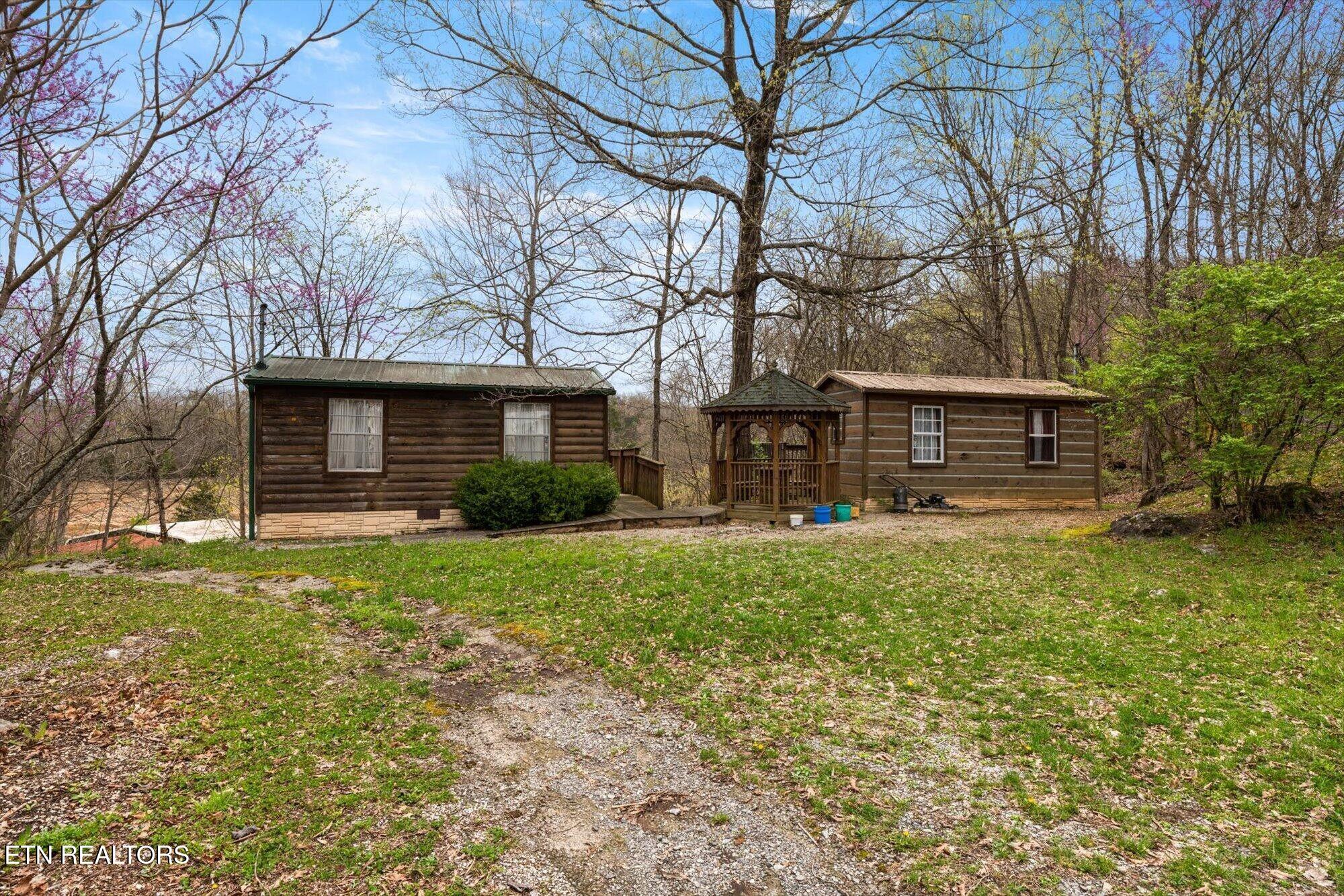 1429 Rocky Summit Rd Property Photo 4