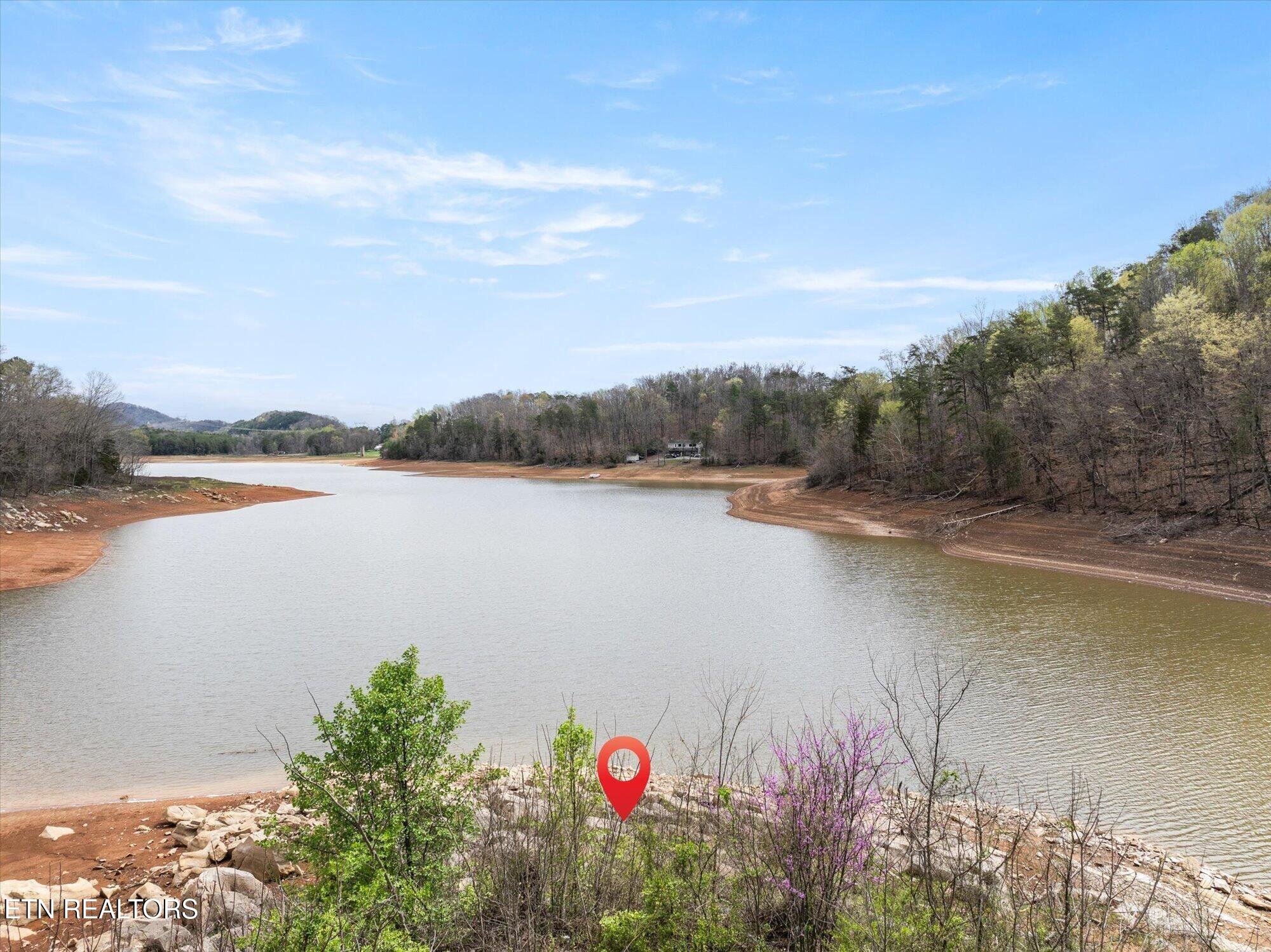 1429 Rocky Summit Rd Property Photo 5