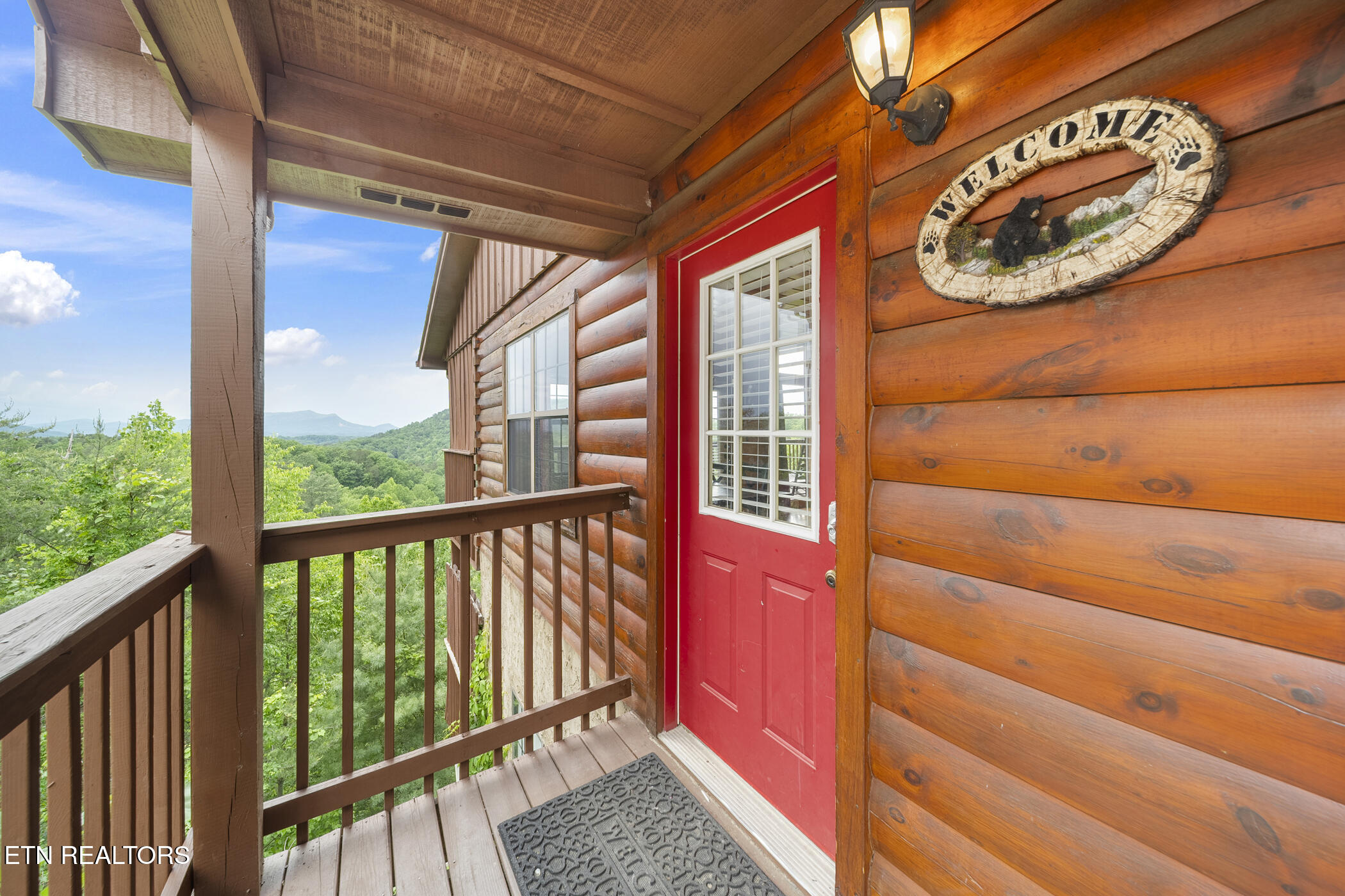 1644 Pinewood Way Property Photo 3