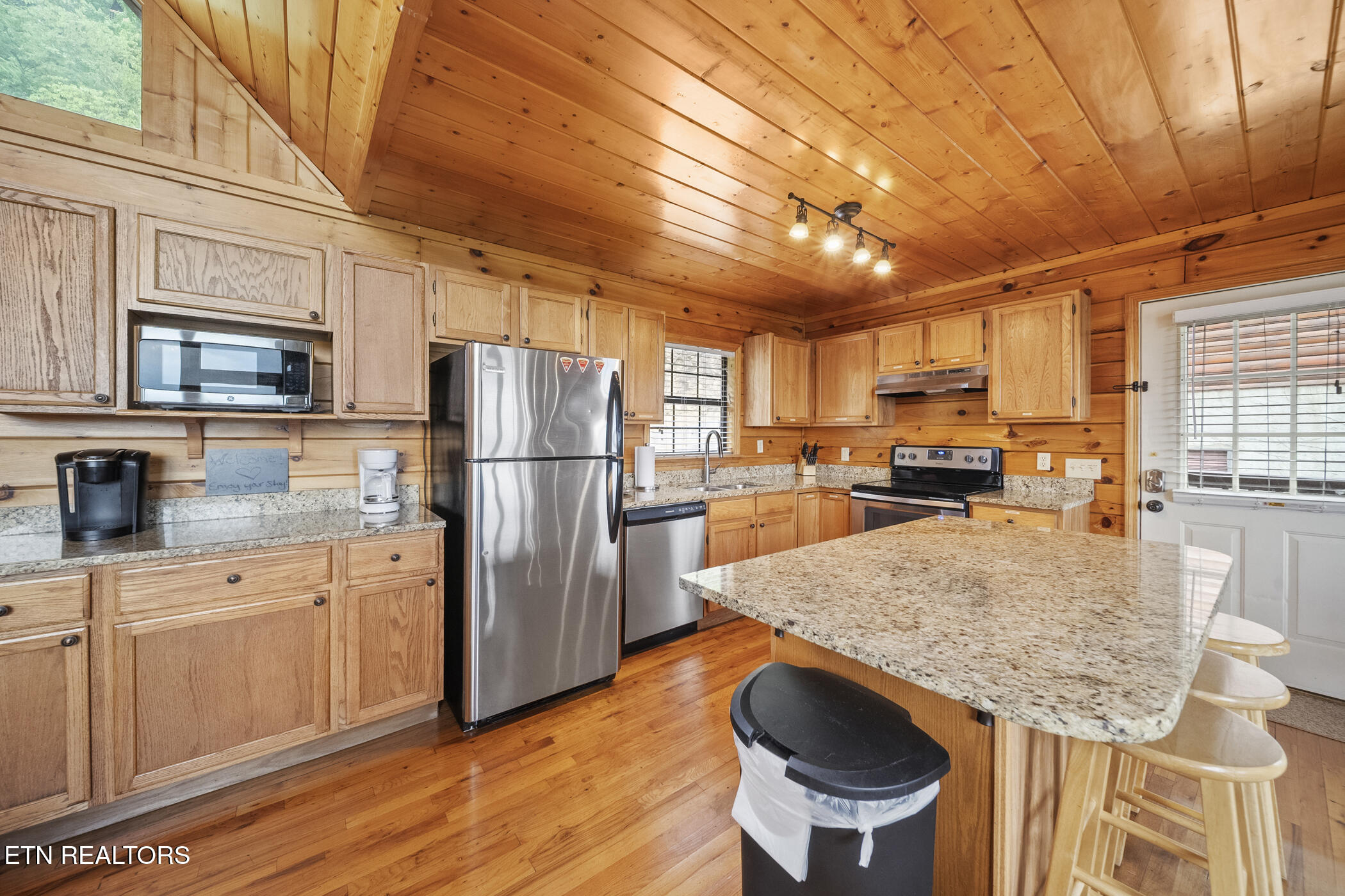 1644 Pinewood Way Property Photo 6