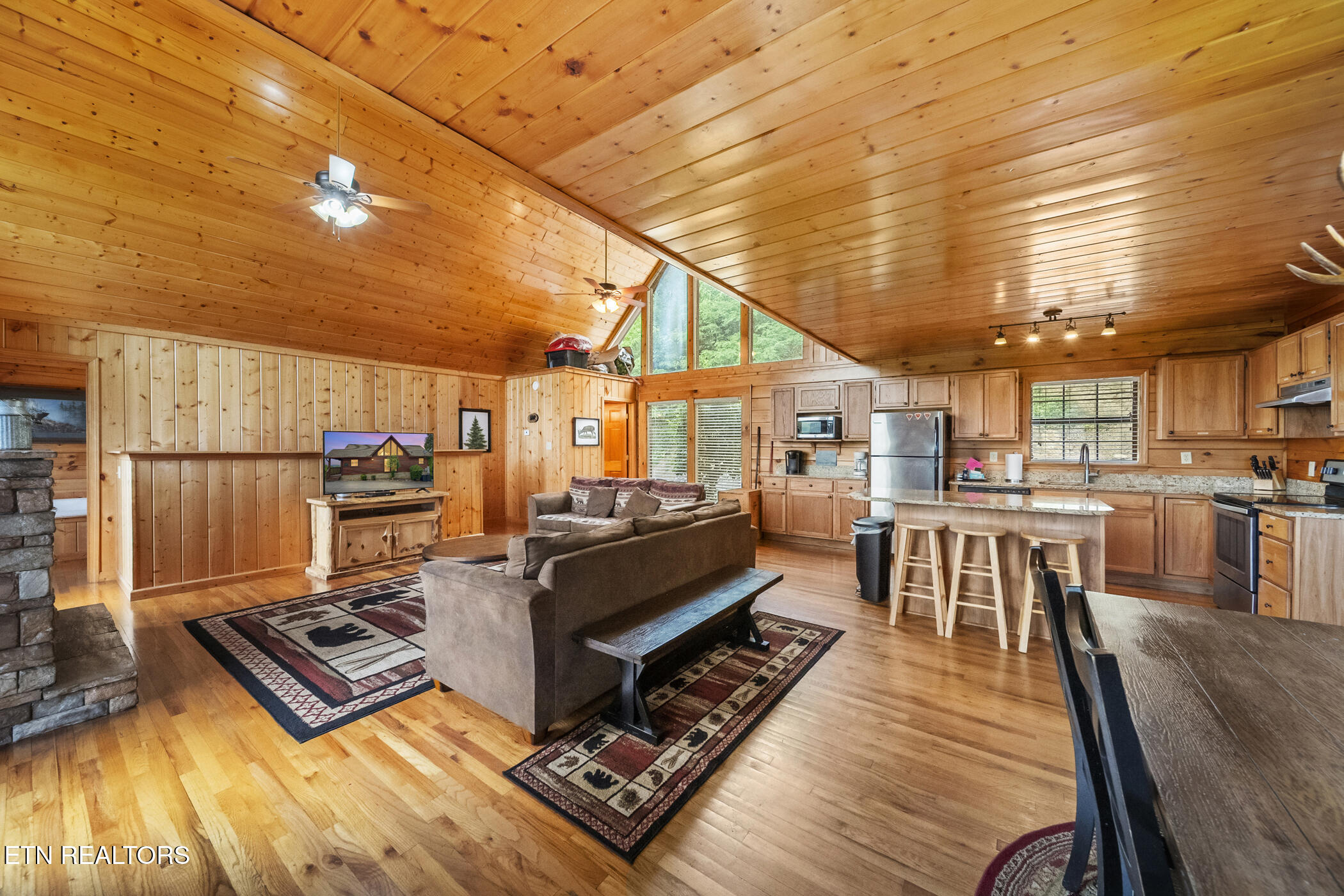 1644 Pinewood Way Property Photo 12