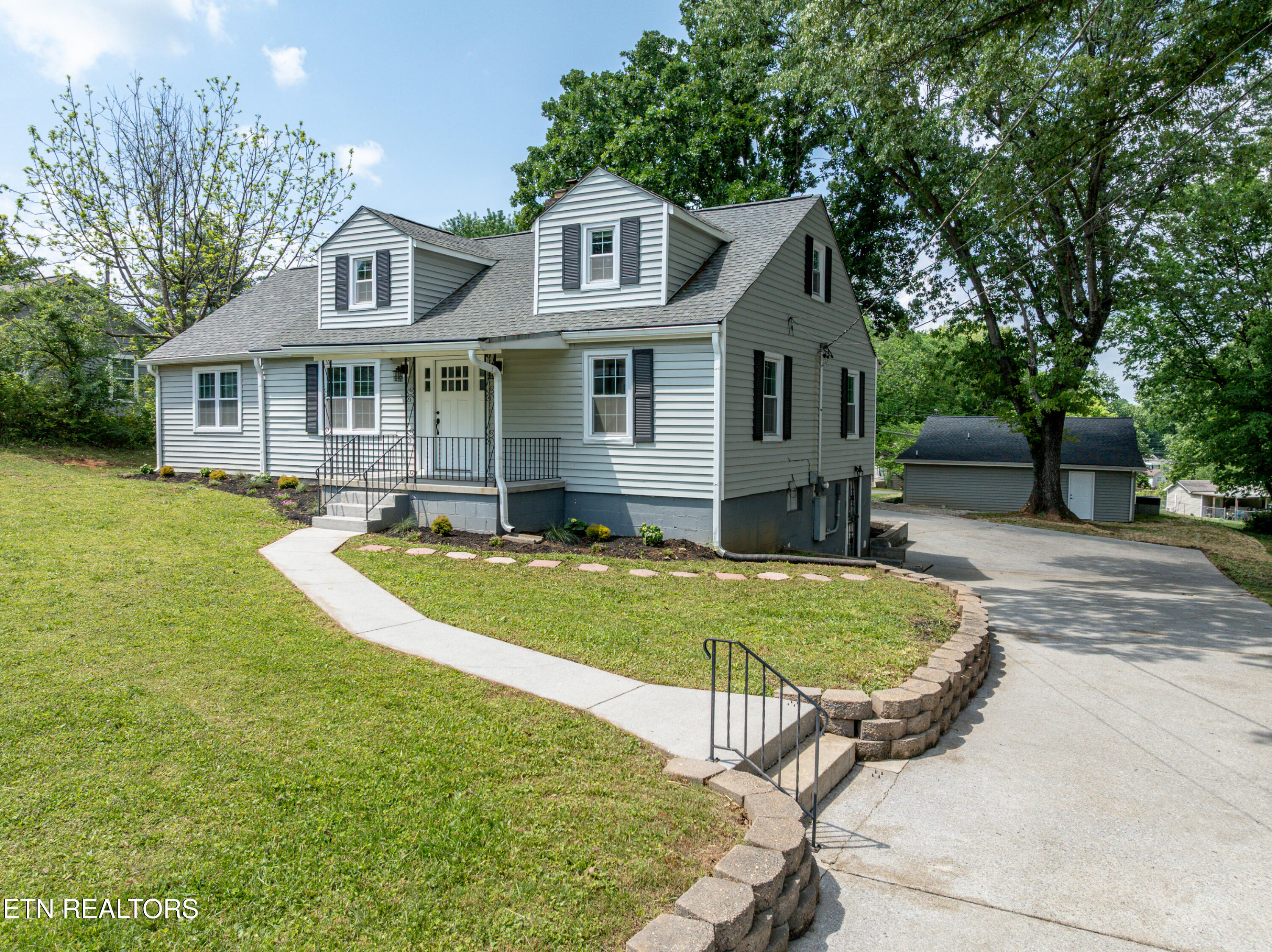 2208 Sanderson Rd Property Photo 1
