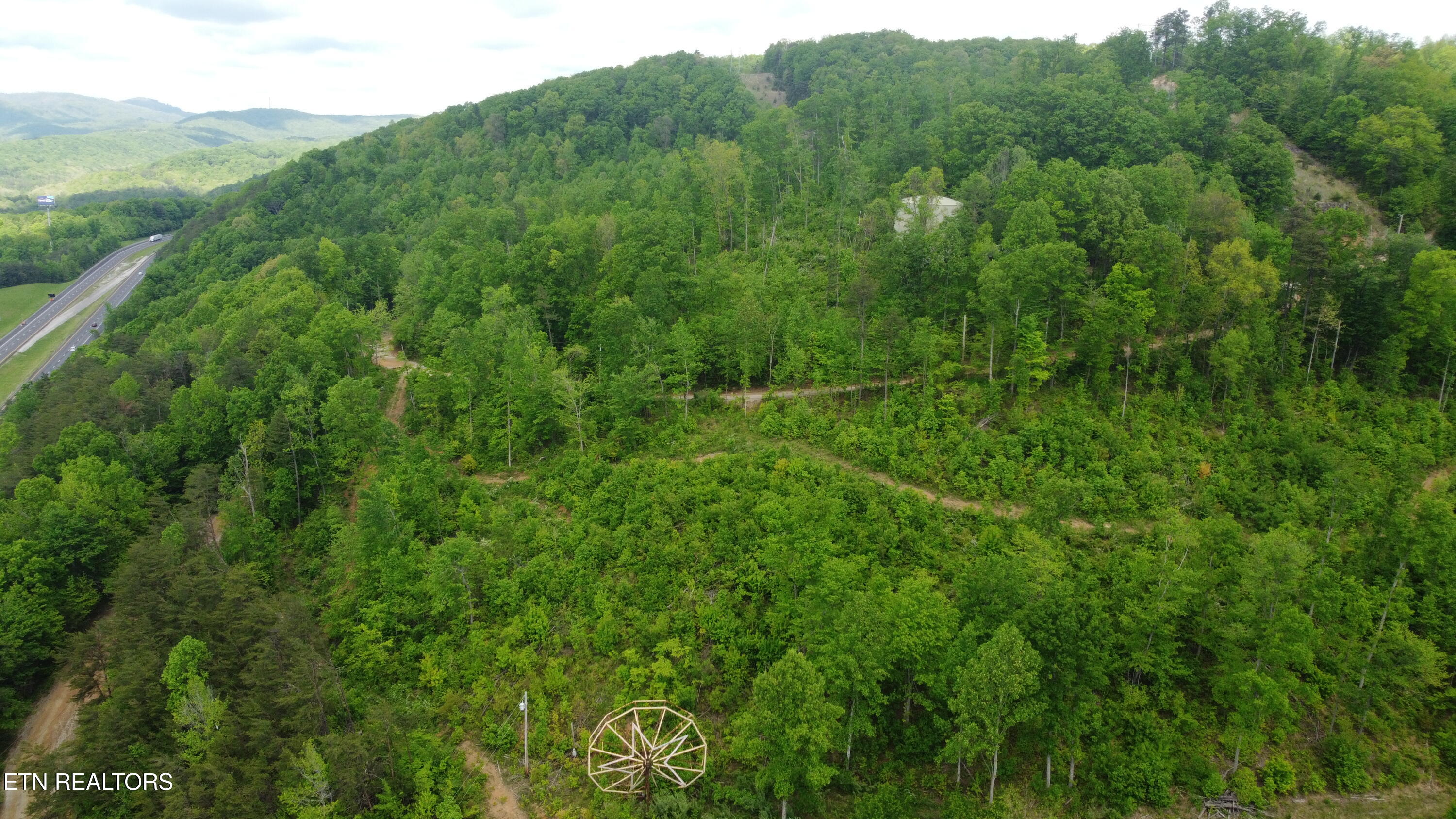 Old Kentucky Rd Property Photo 3