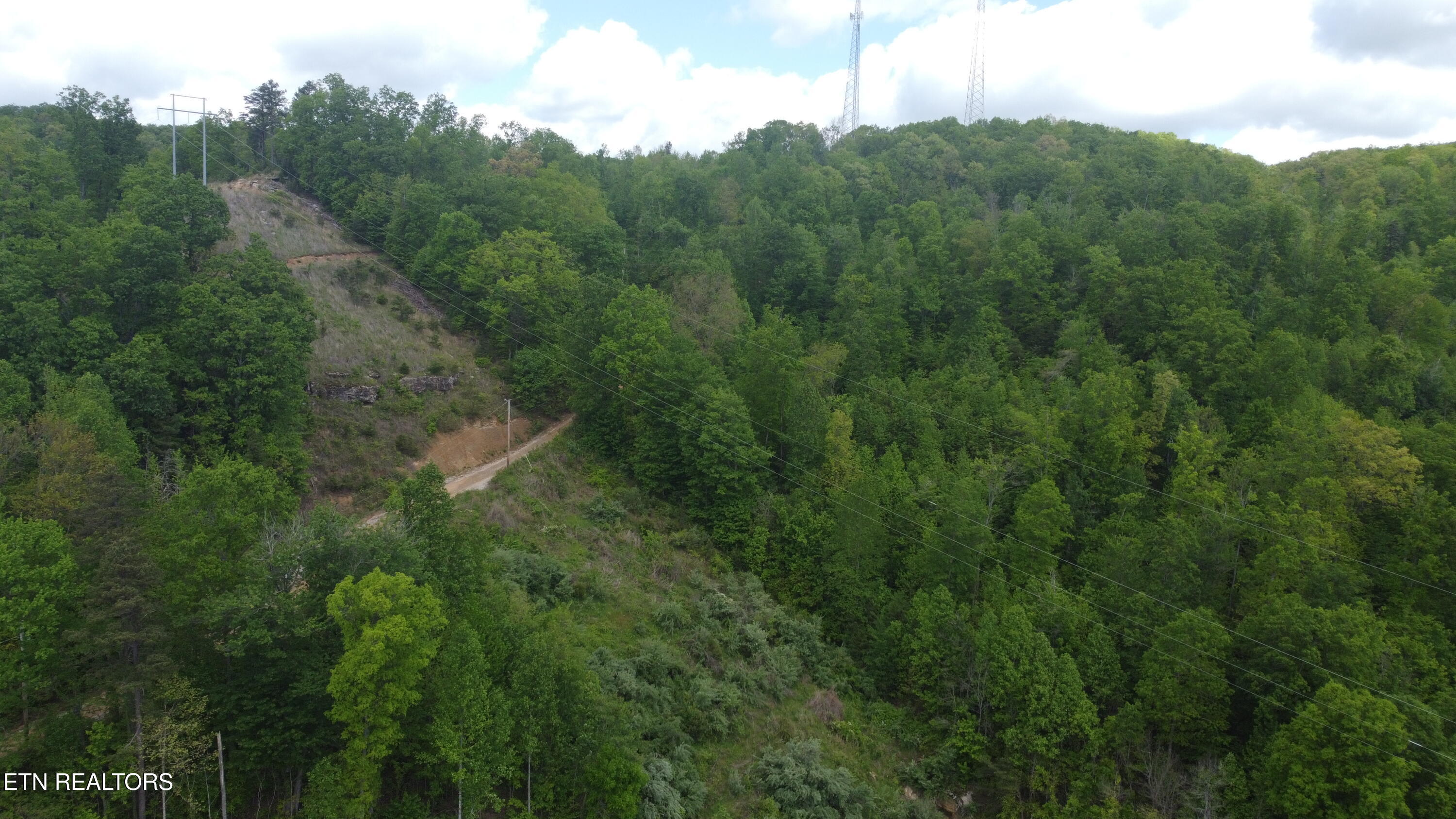 Old Kentucky Rd Property Photo 5