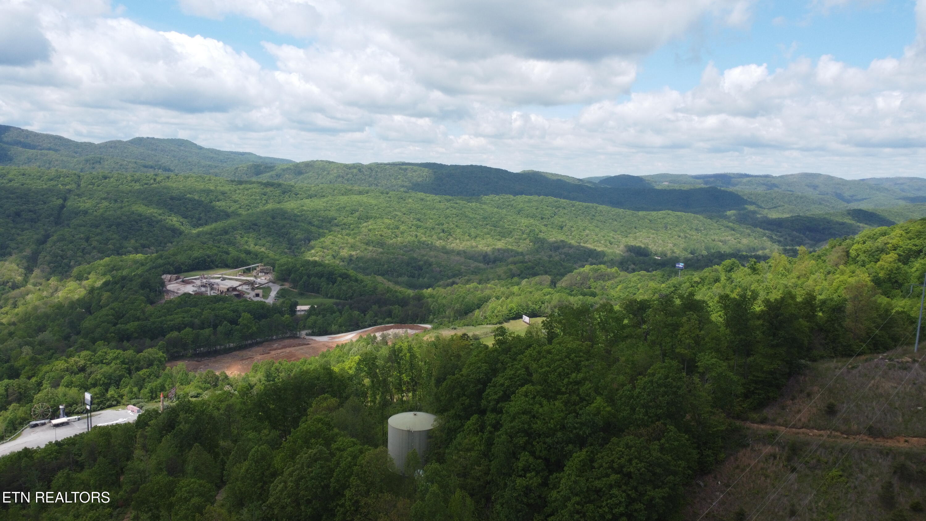 Old Kentucky Rd Property Photo 12