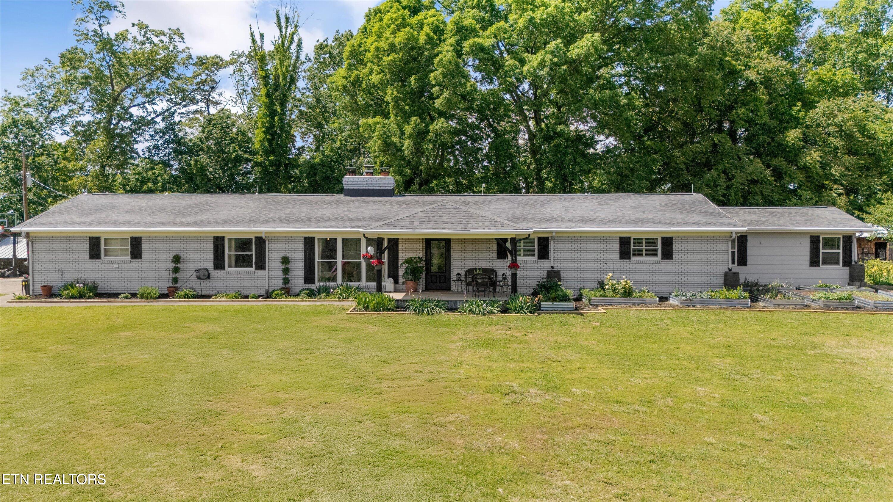 2412 Grey Ridge Rd Property Photo