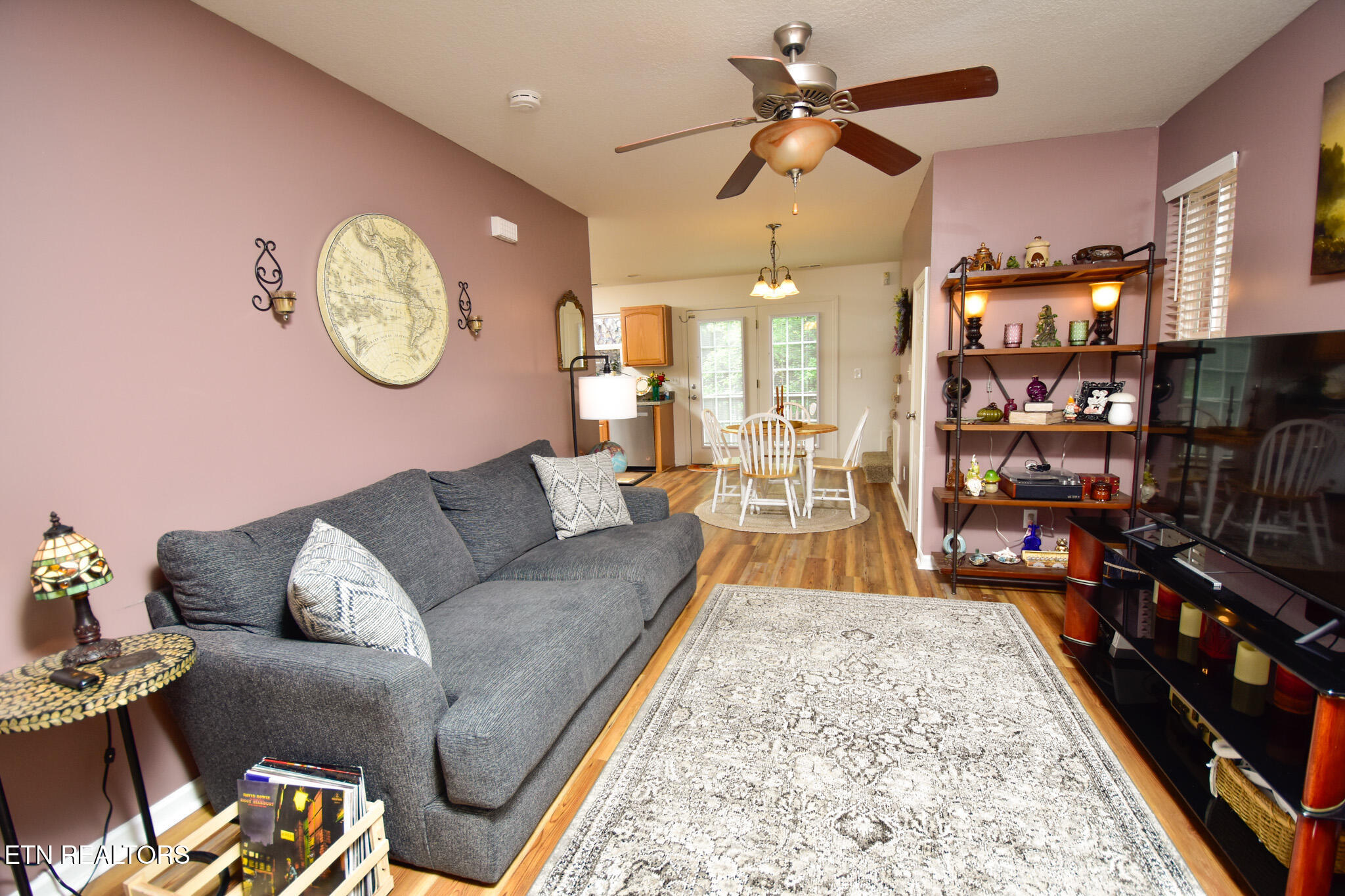 812 Blue Spruce Way Property Photo 4