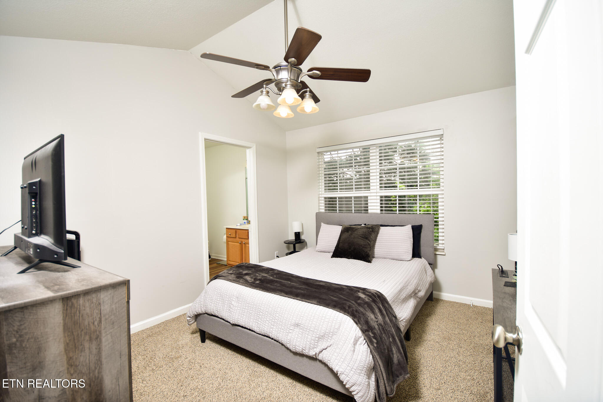 812 Blue Spruce Way Property Photo 16