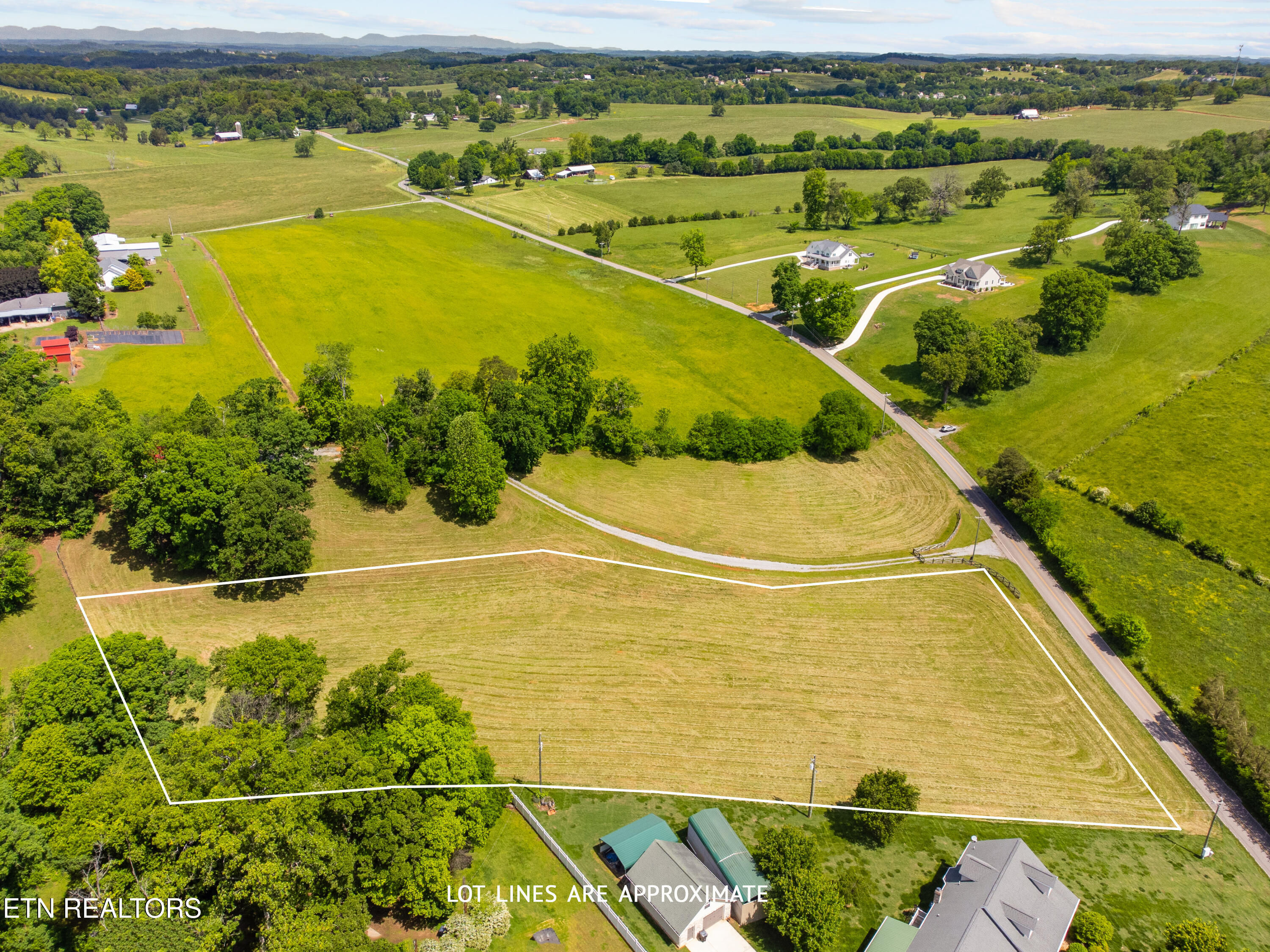 1223 Walker Rd Property Photo 4