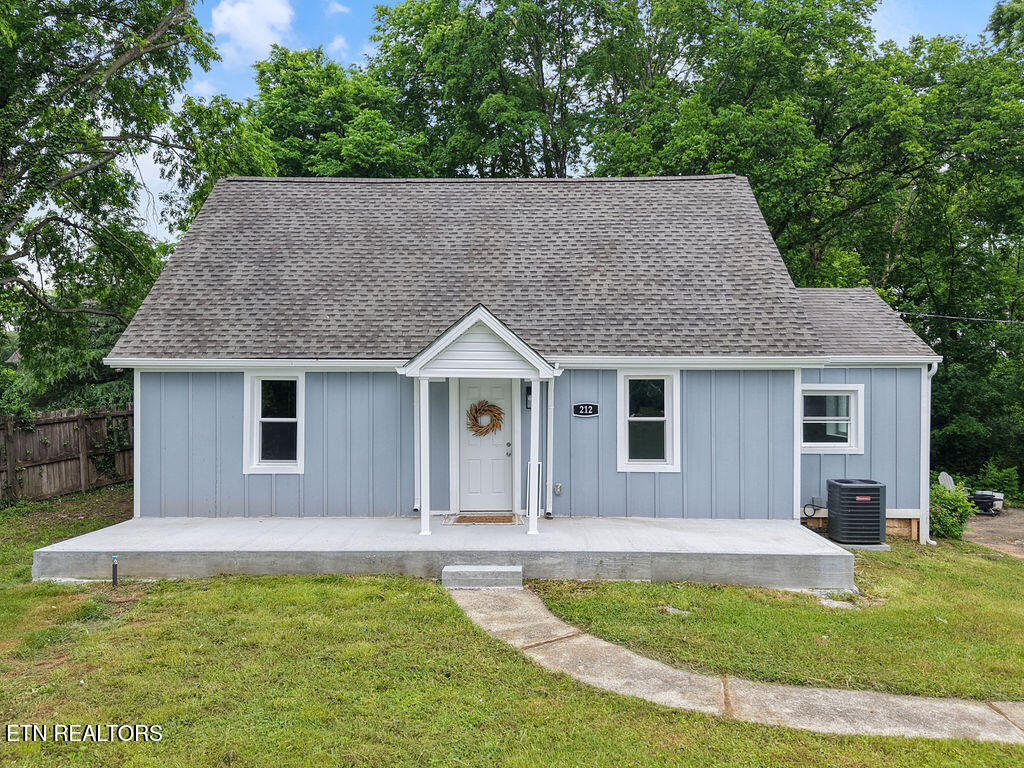 212 N Cedar St Property Photo