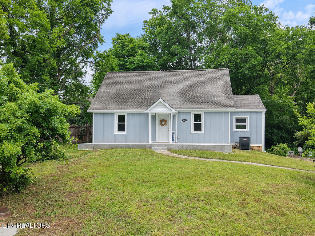 212 N Cedar St Property Photo 2
