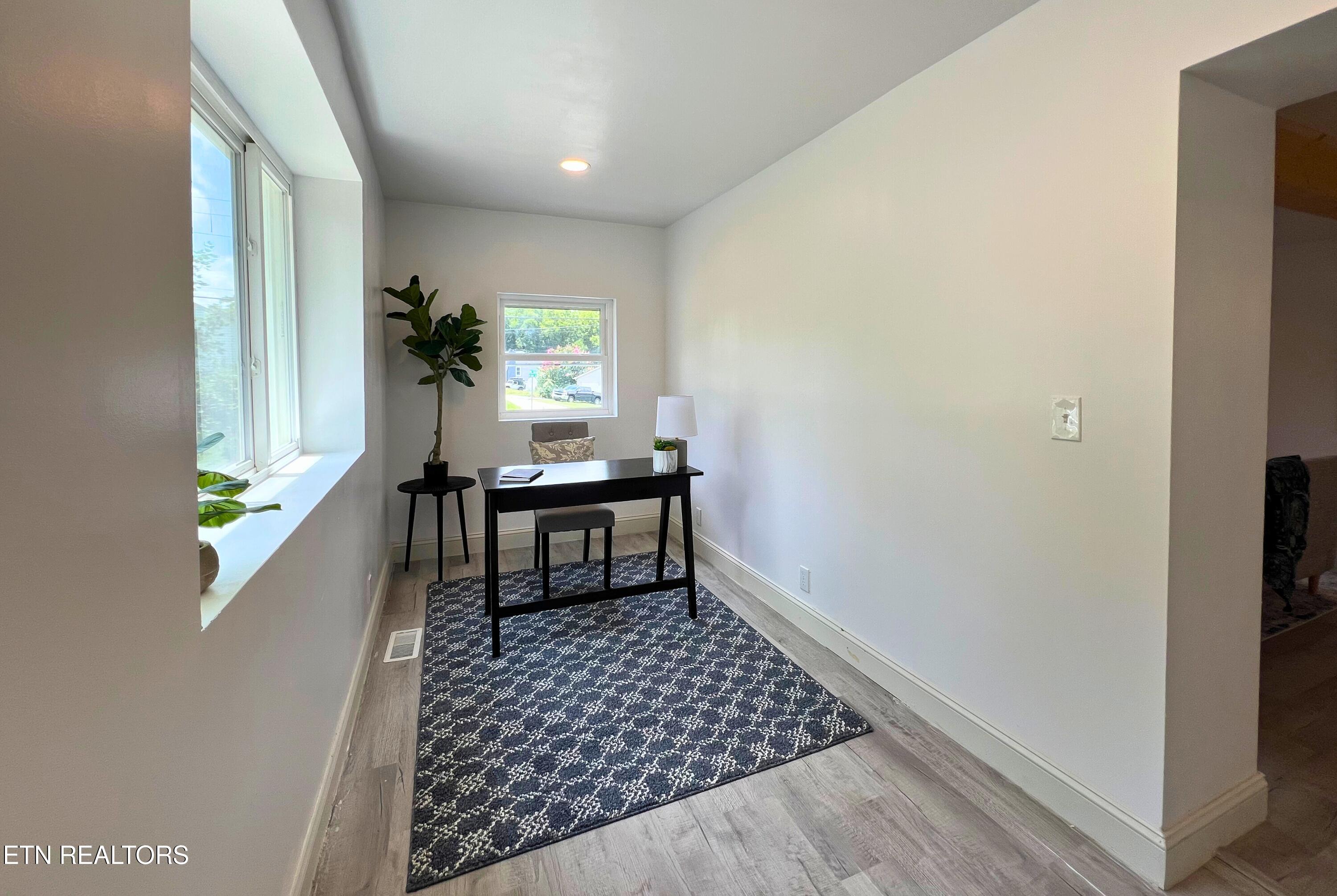 212 N Cedar St Property Photo 15
