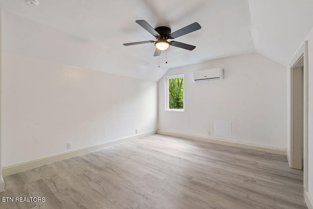 212 N Cedar St Property Photo 24