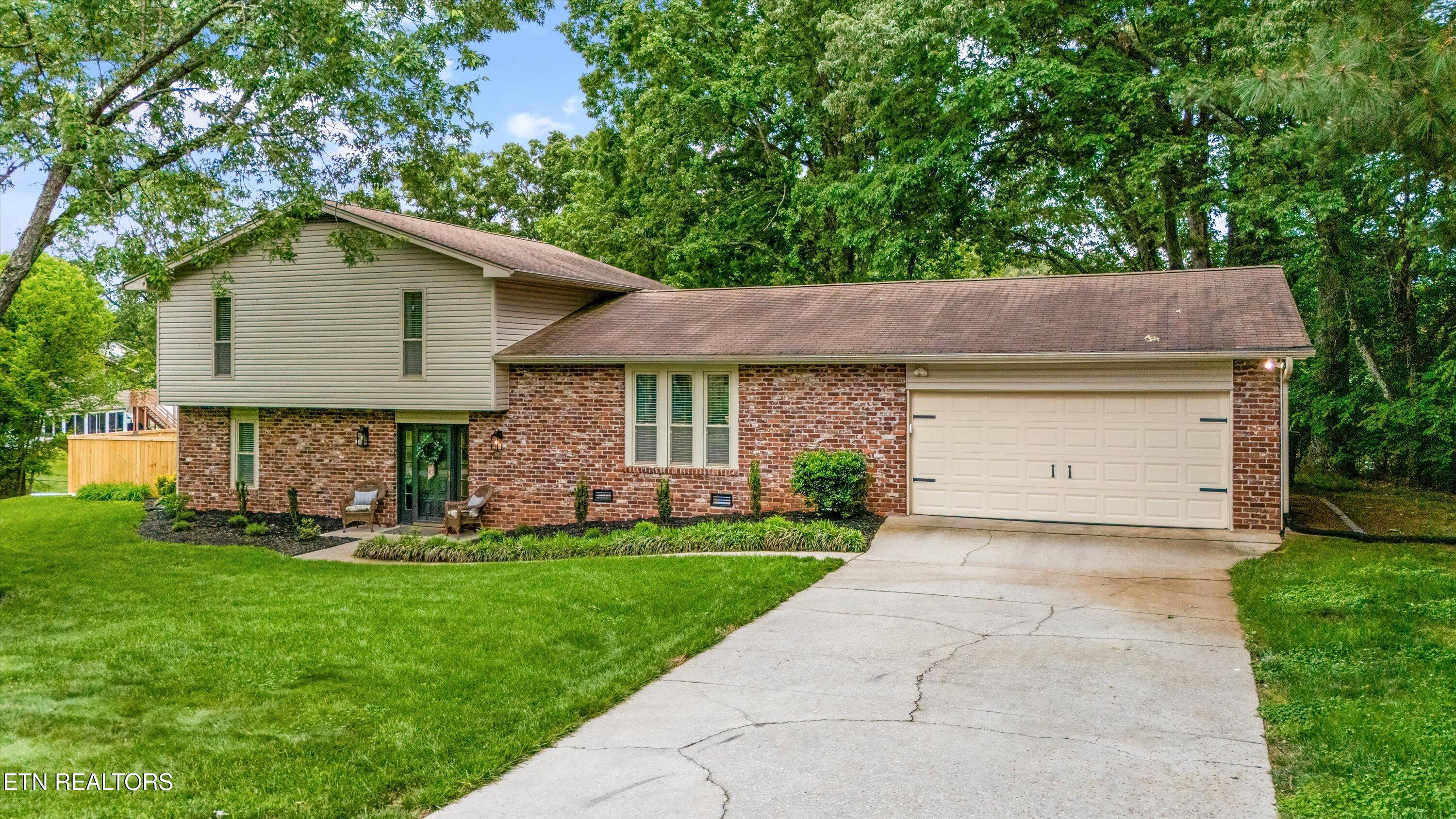 8804 Holles Lane Property Photo