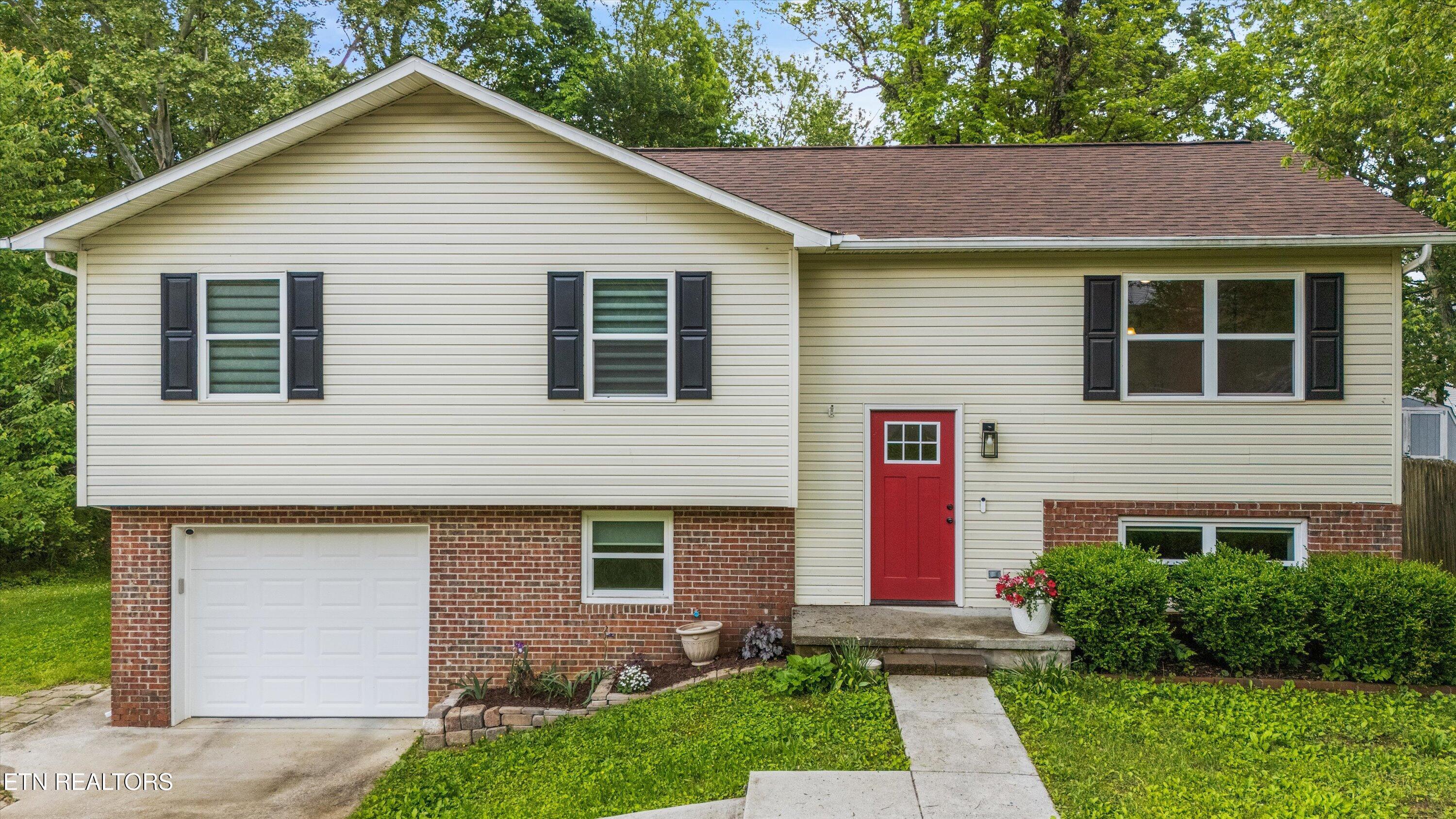 10212 Birch Hill Lane Property Photo 1