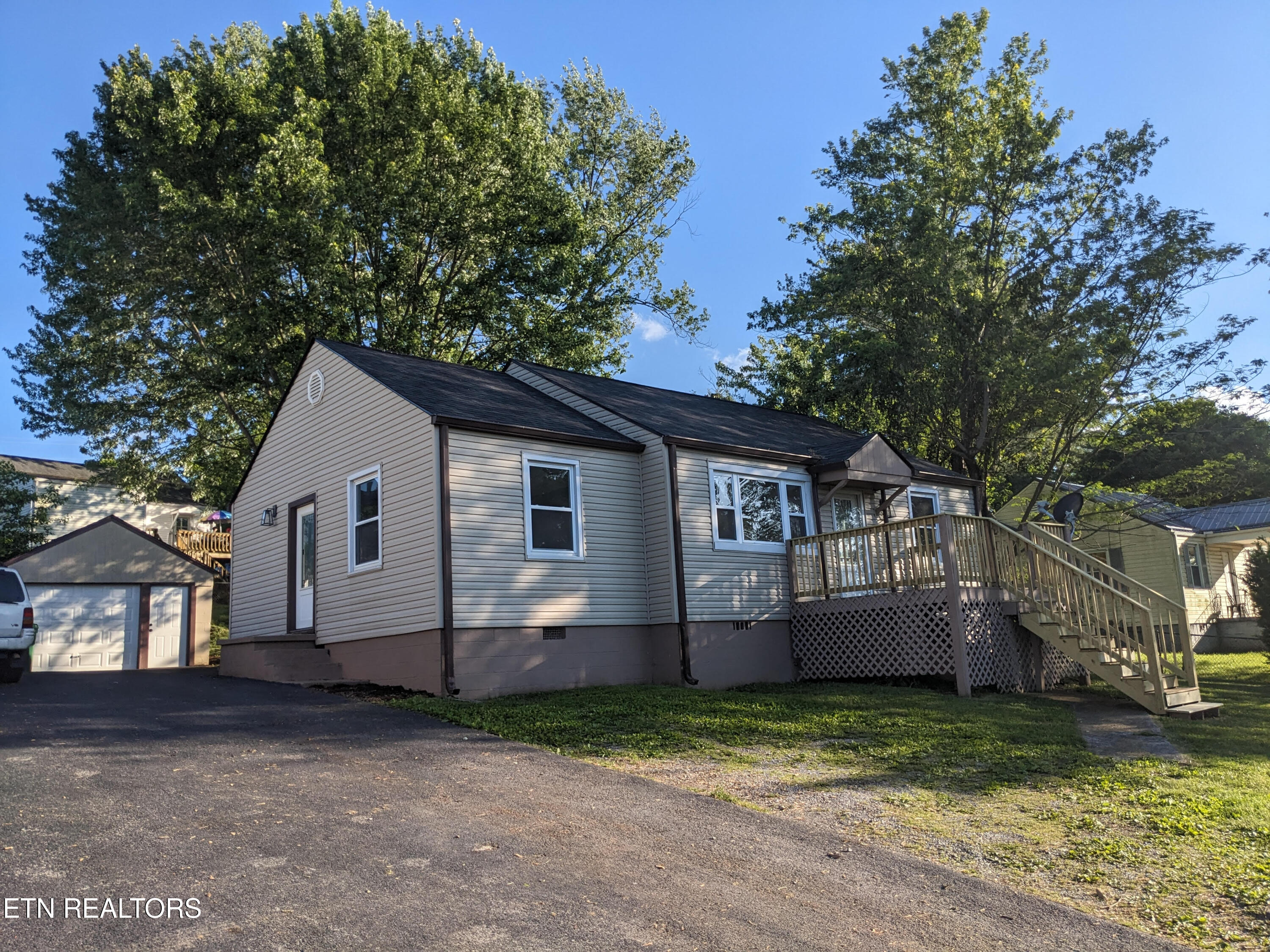 628 Algonquin Drive Property Photo 1