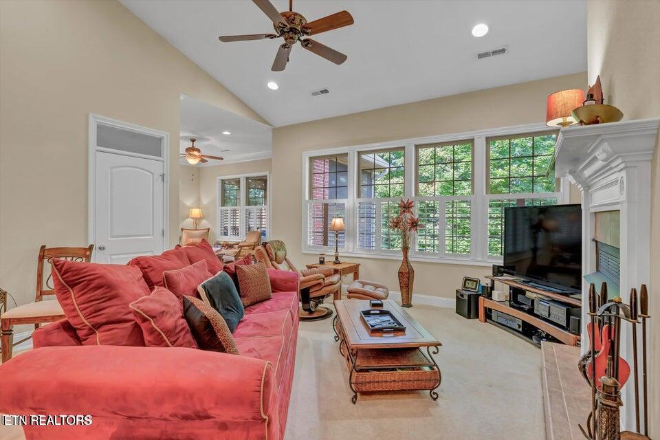 2464 Mountain Drive Property Photo 3