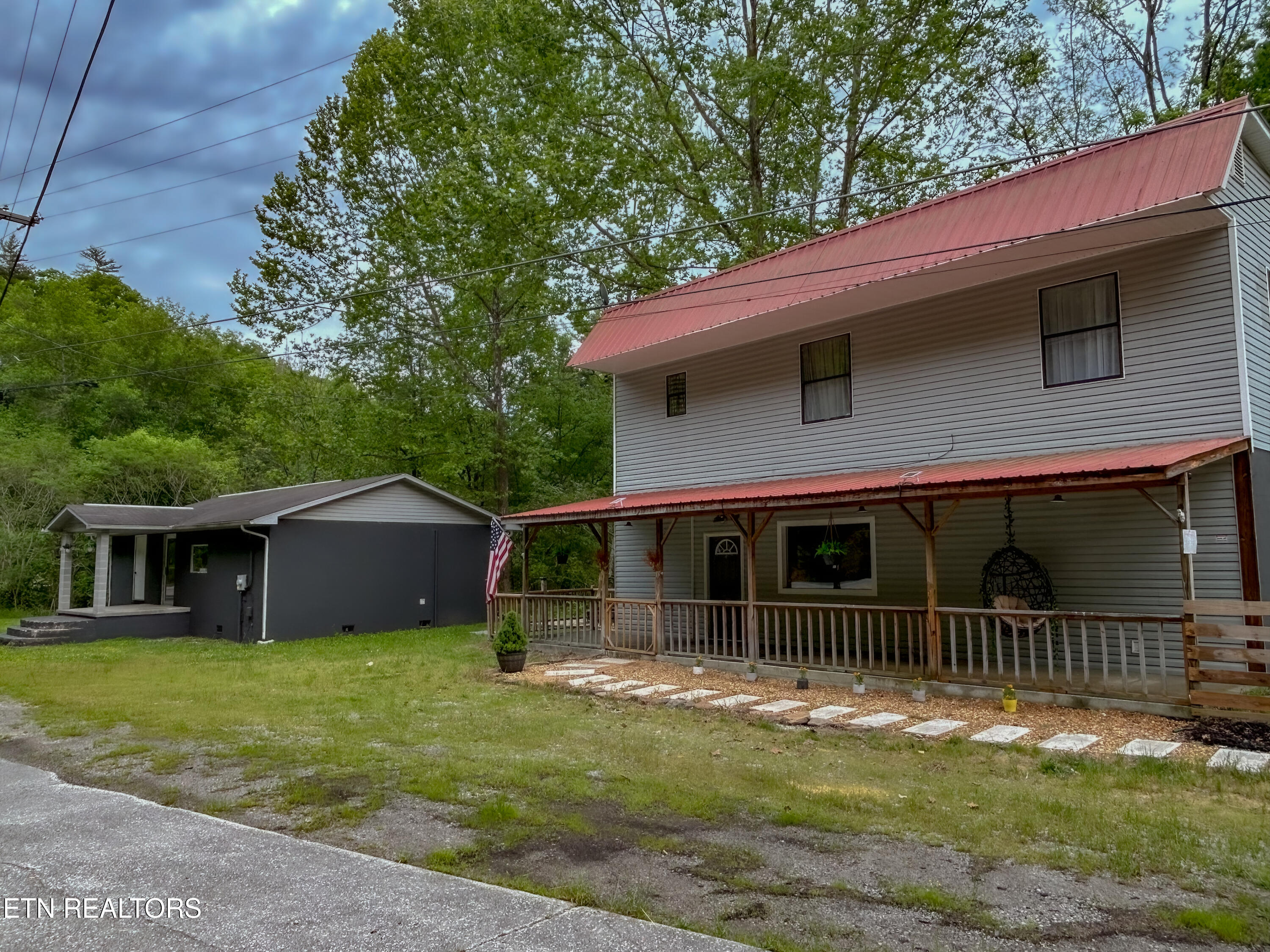 643 Airport Rd Property Photo 1