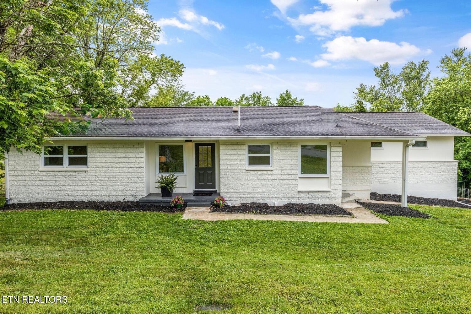 812 Sunset Drive Property Photo