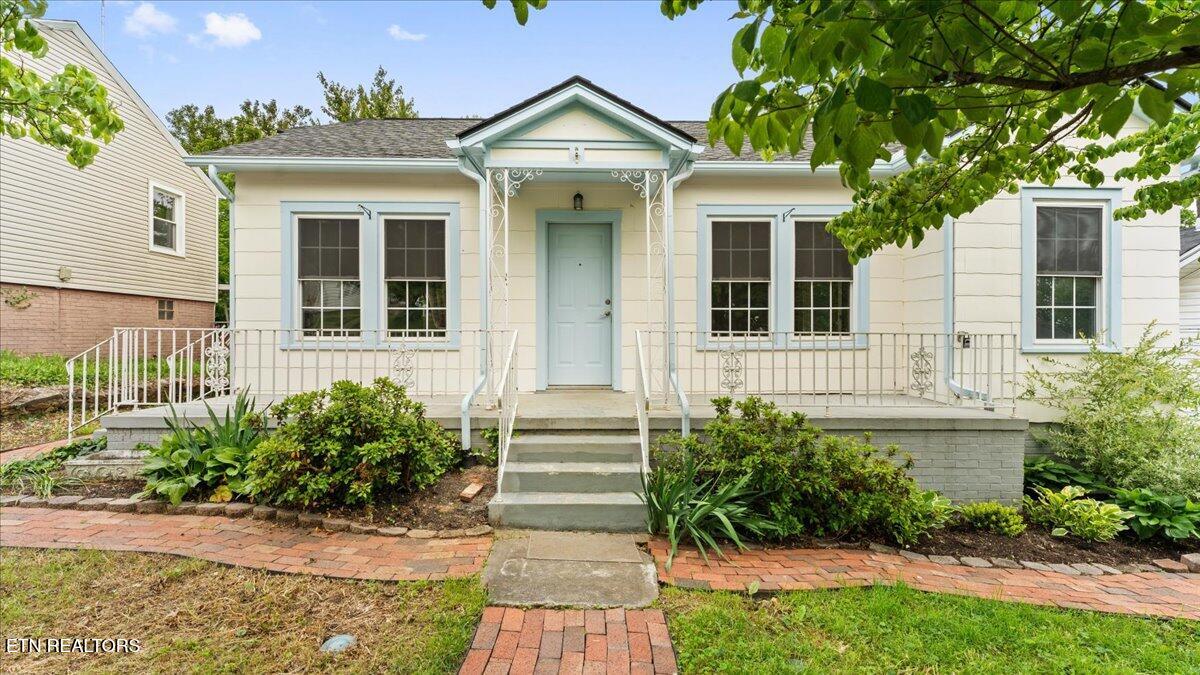 953 Maynard Ave Property Photo