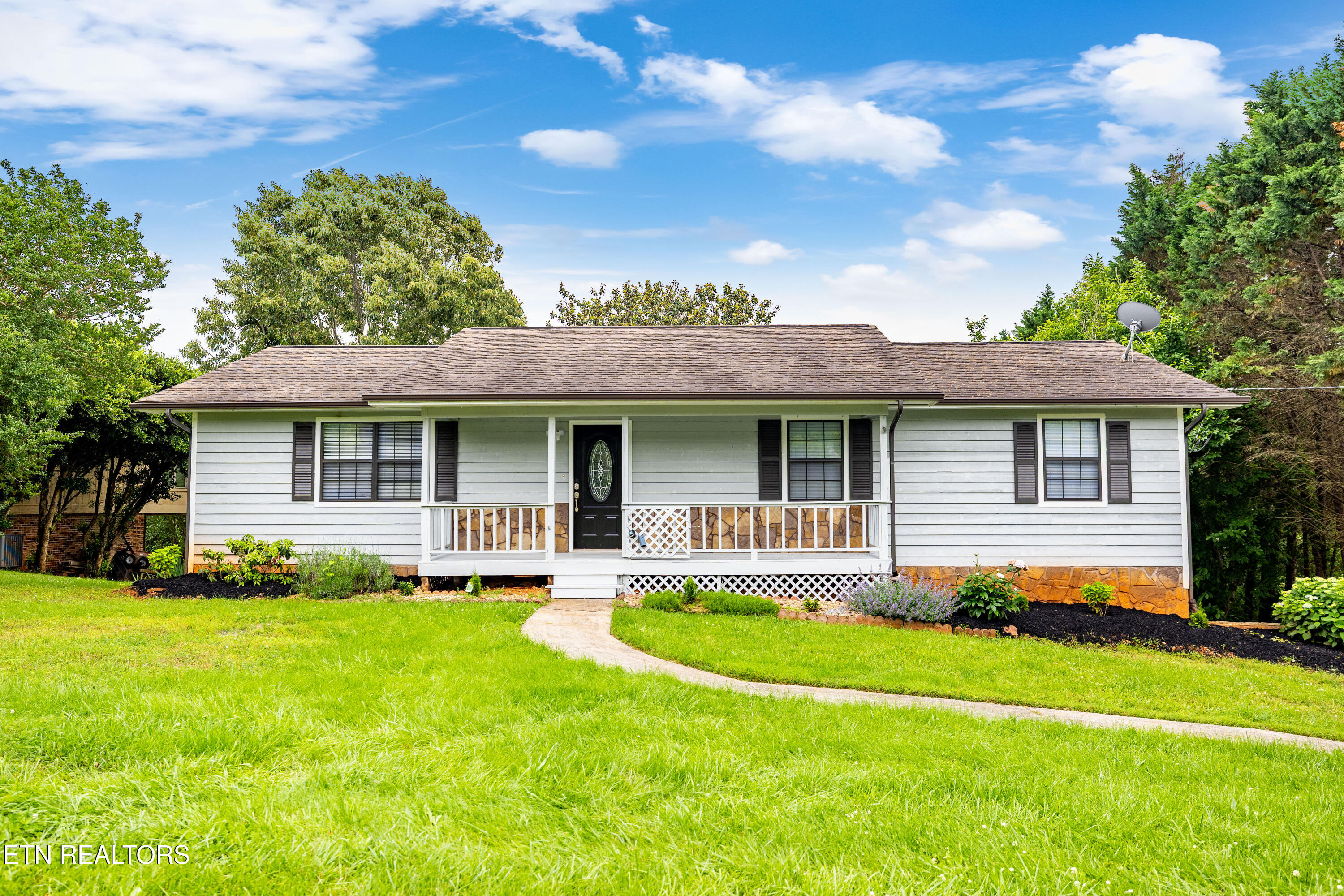 1813 Rosemont Circle Property Photo 1