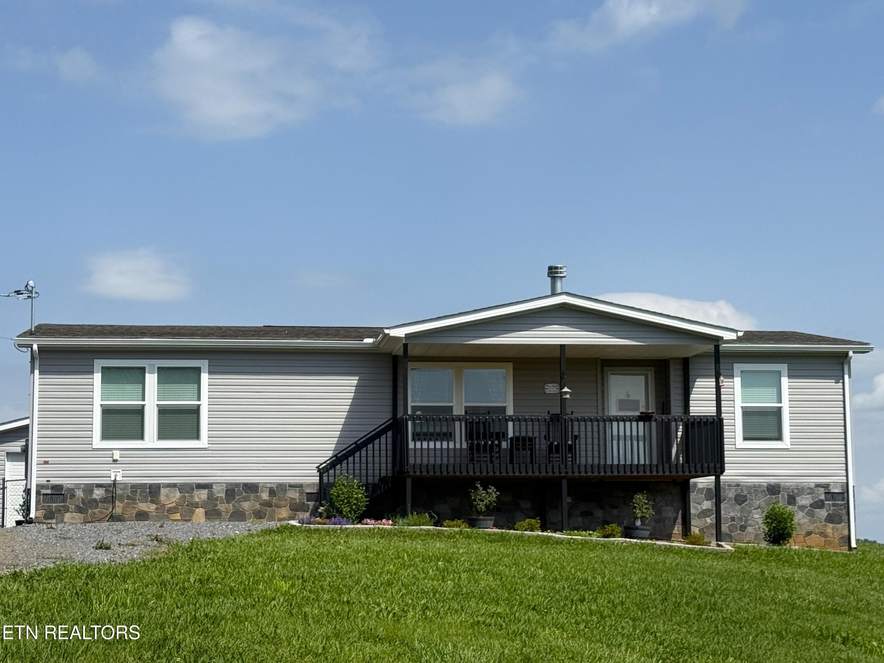 1066 Highland Meadows Way Property Photo 1