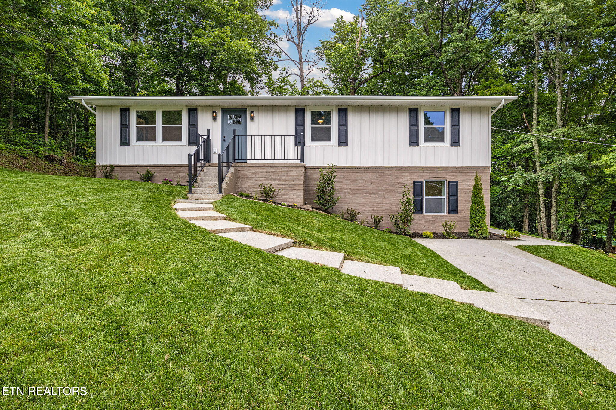 6112 NE Northcrest Circle