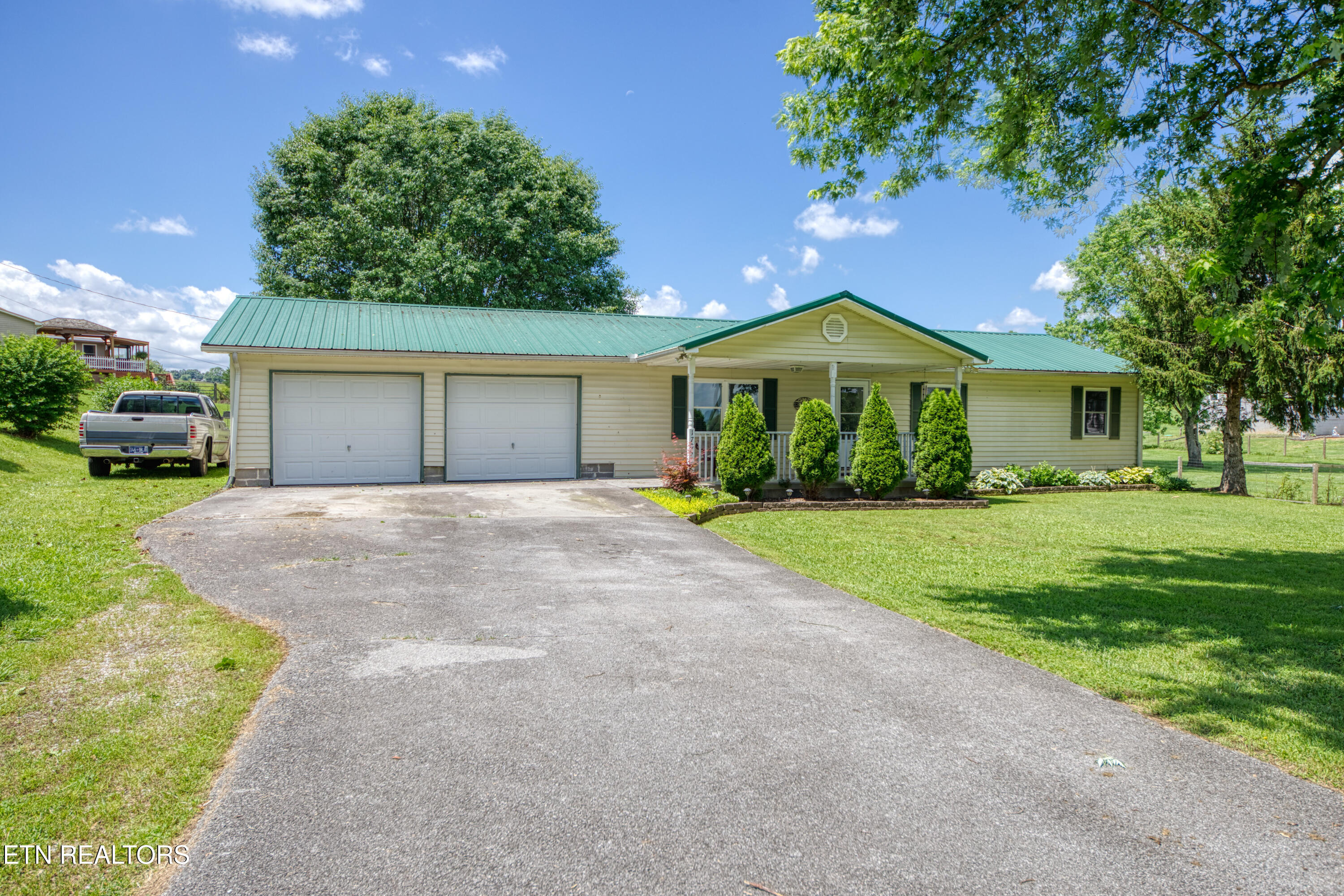 1705 Sand Plant Rd Property Photo 1