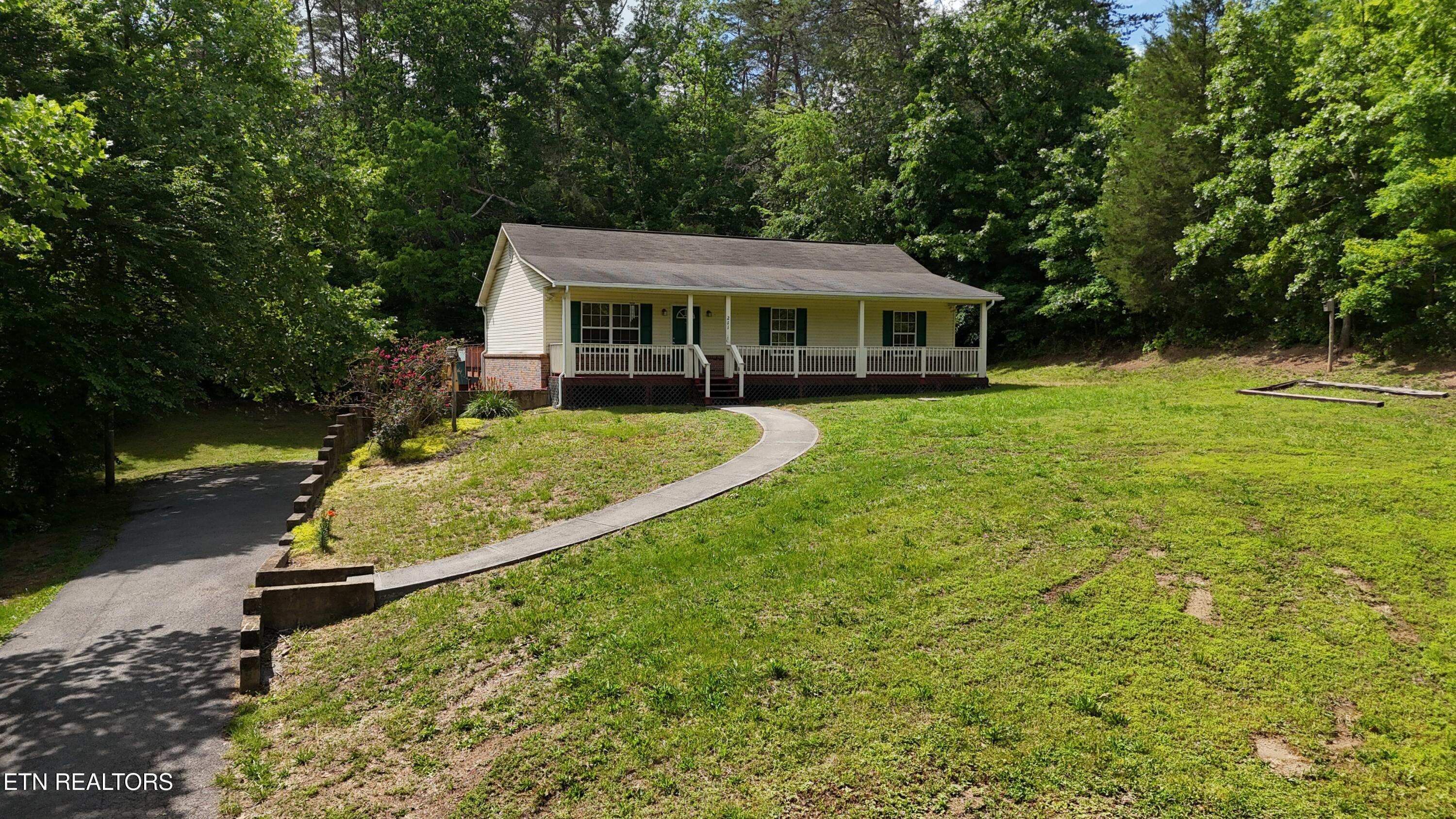 211 Jamie St Property Photo 1