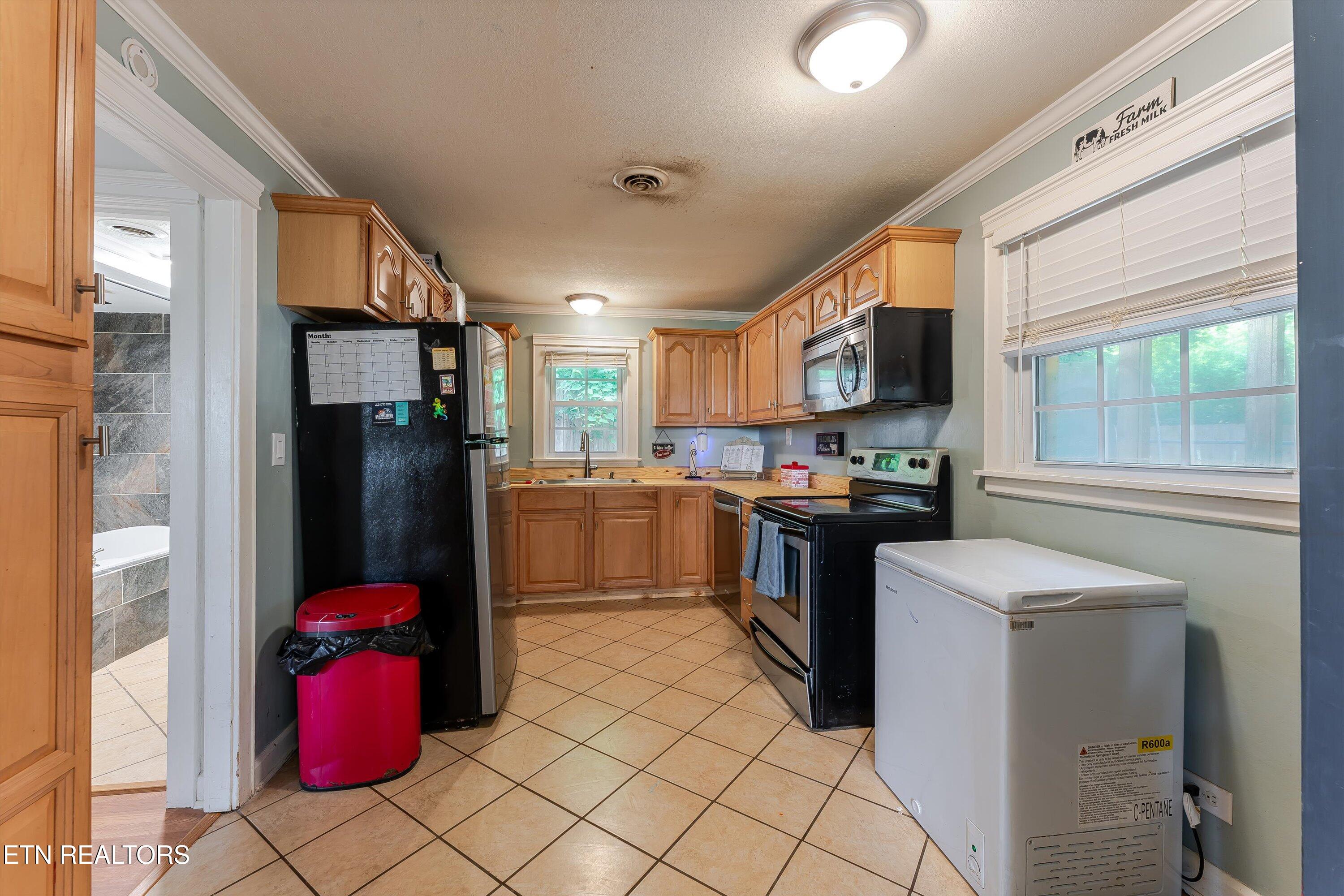 4220 Reed Rd Property Photo 1