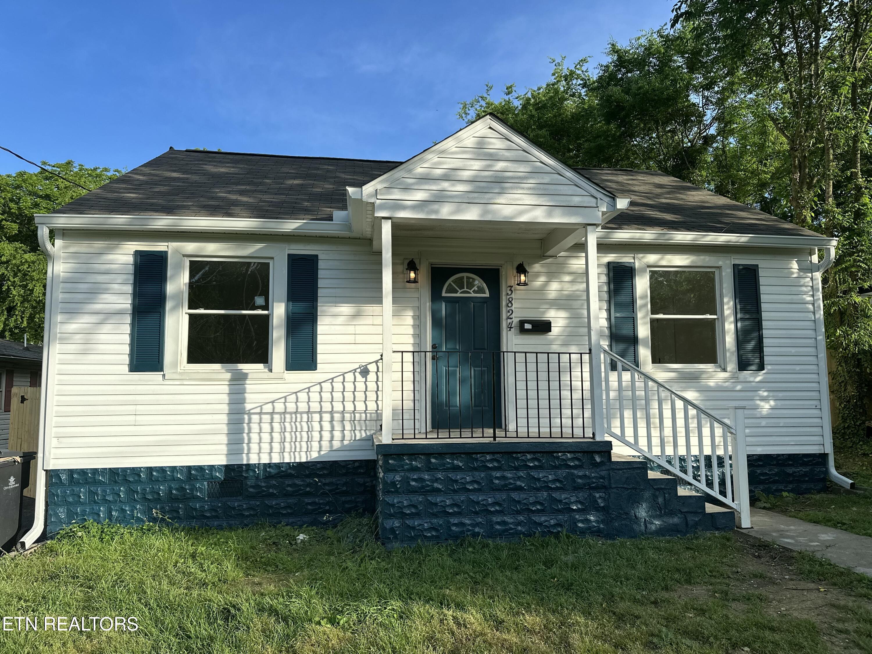 3824 Catalpa Ave Property Photo 1