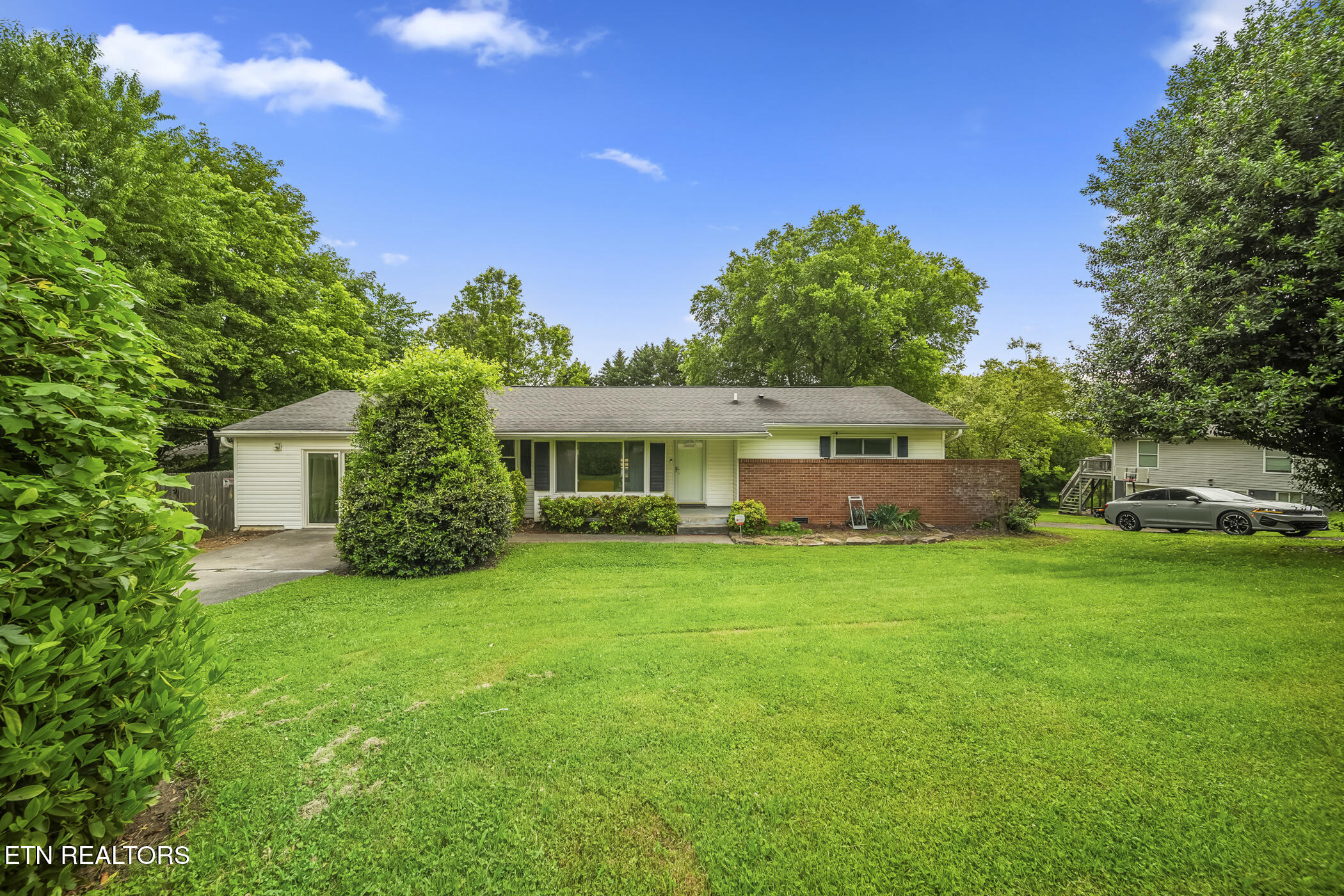 5620 Central Avenue Pike Property Photo 1