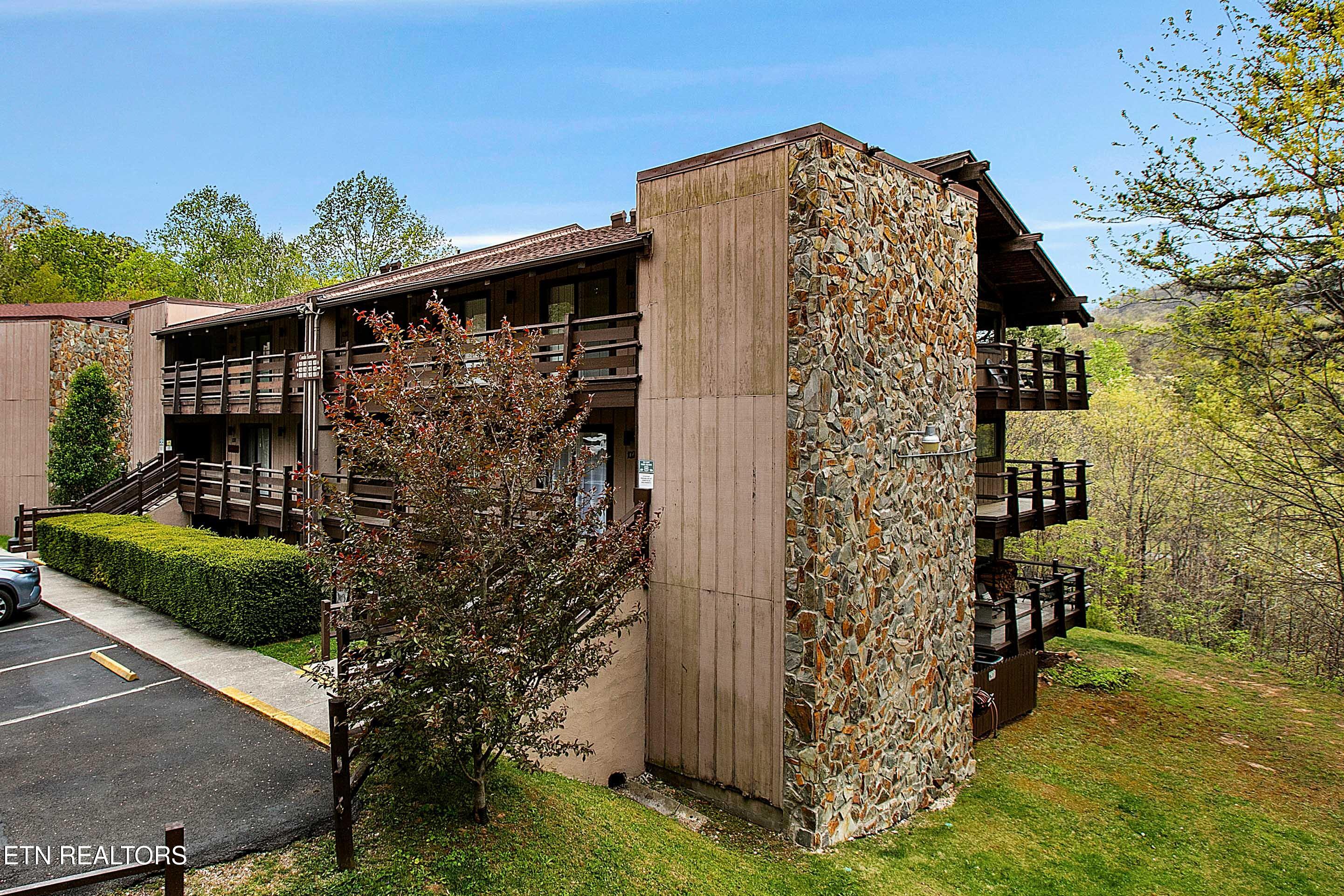 1081 Cove Rd Property Photo 1