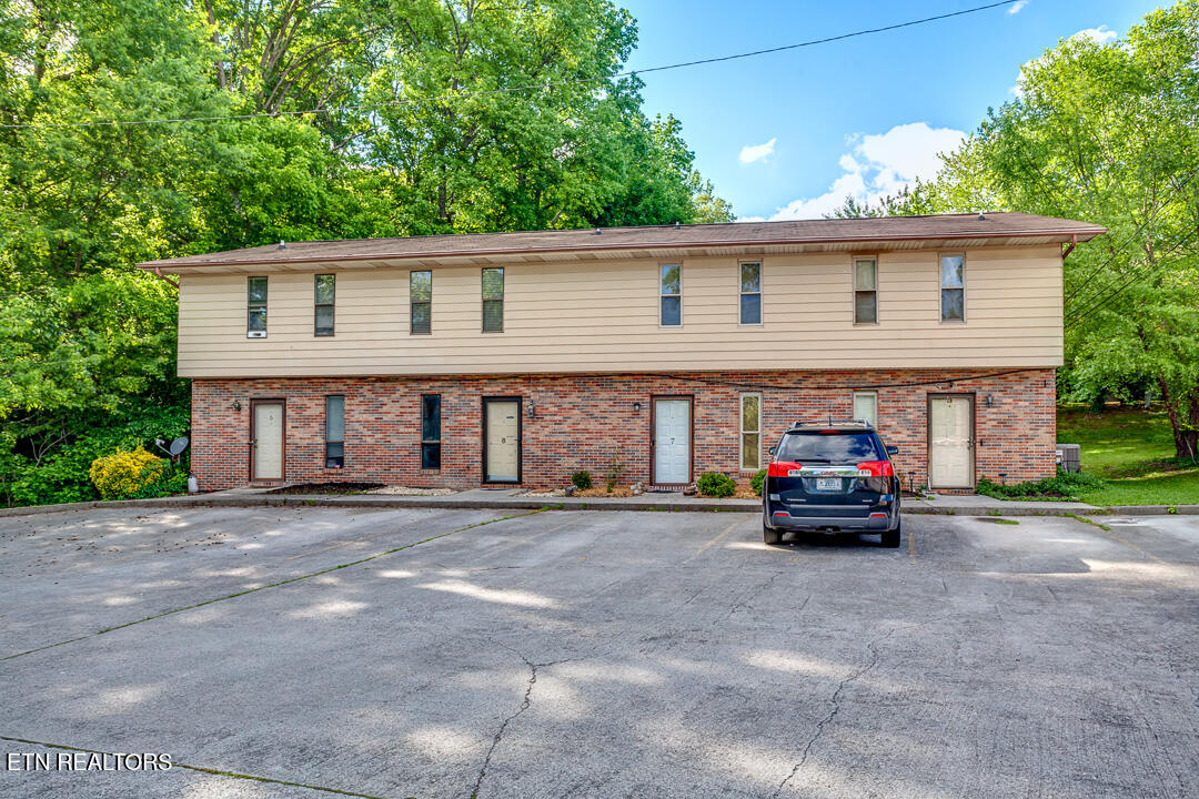 4003 Valley View Drive Property Photo 1