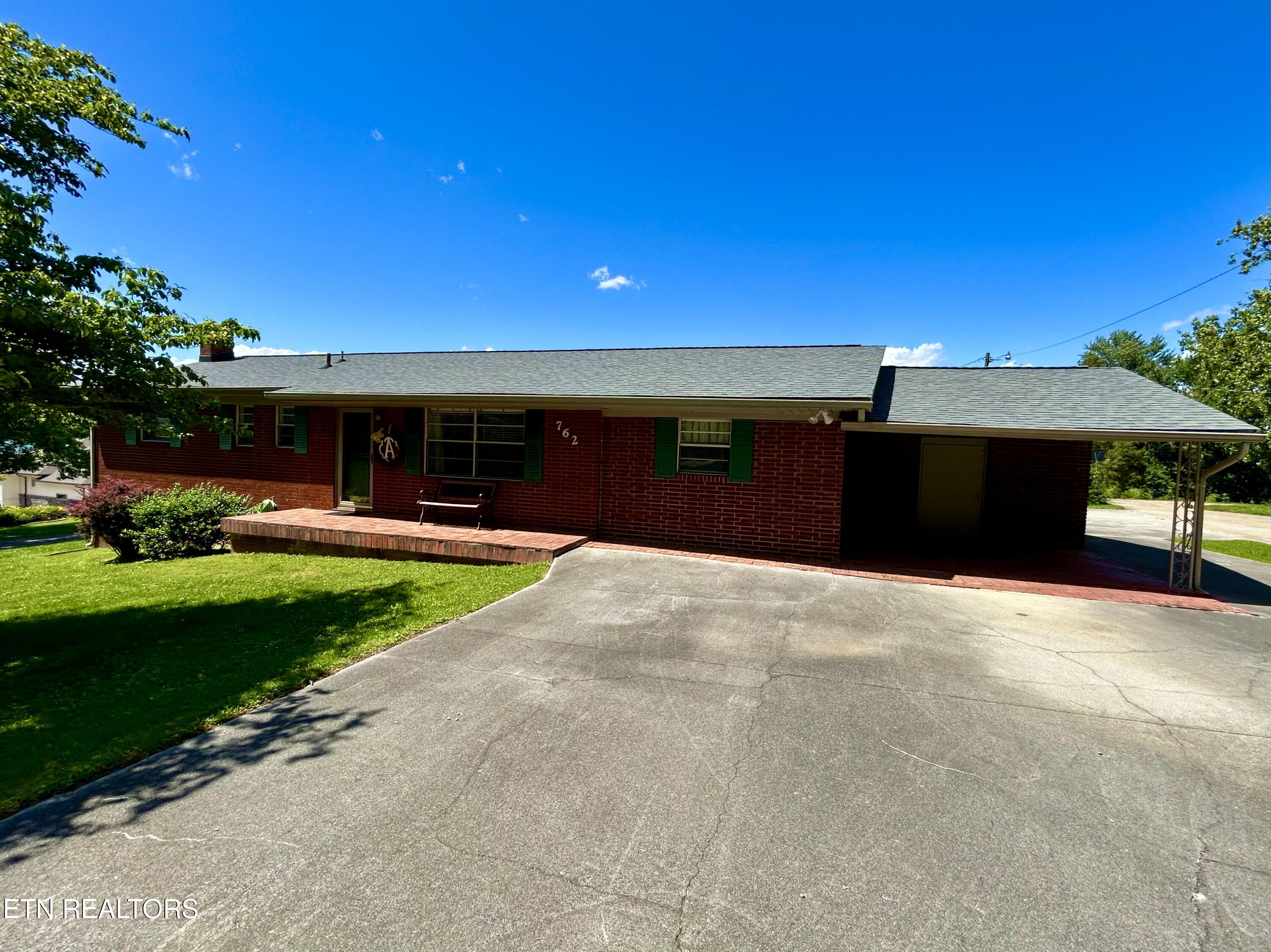 762 Commanche Drive Property Photo 1