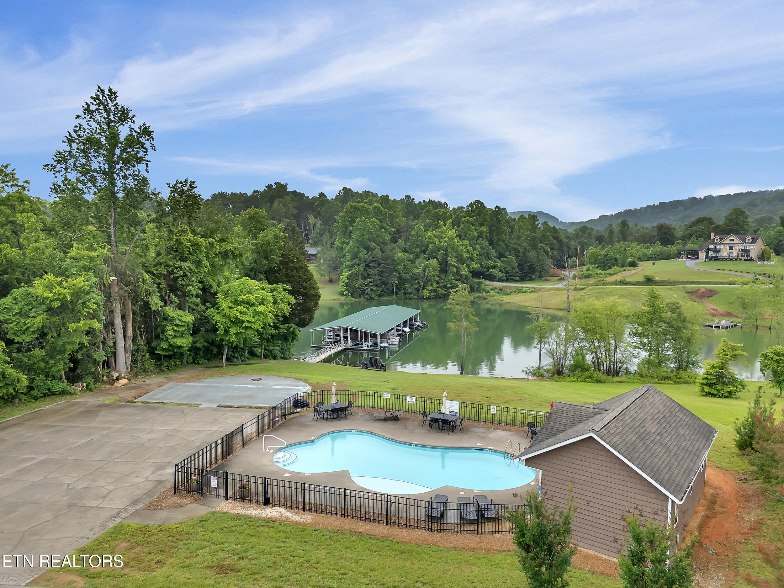 98 Pinnacle Pointe Way Property Photo 24