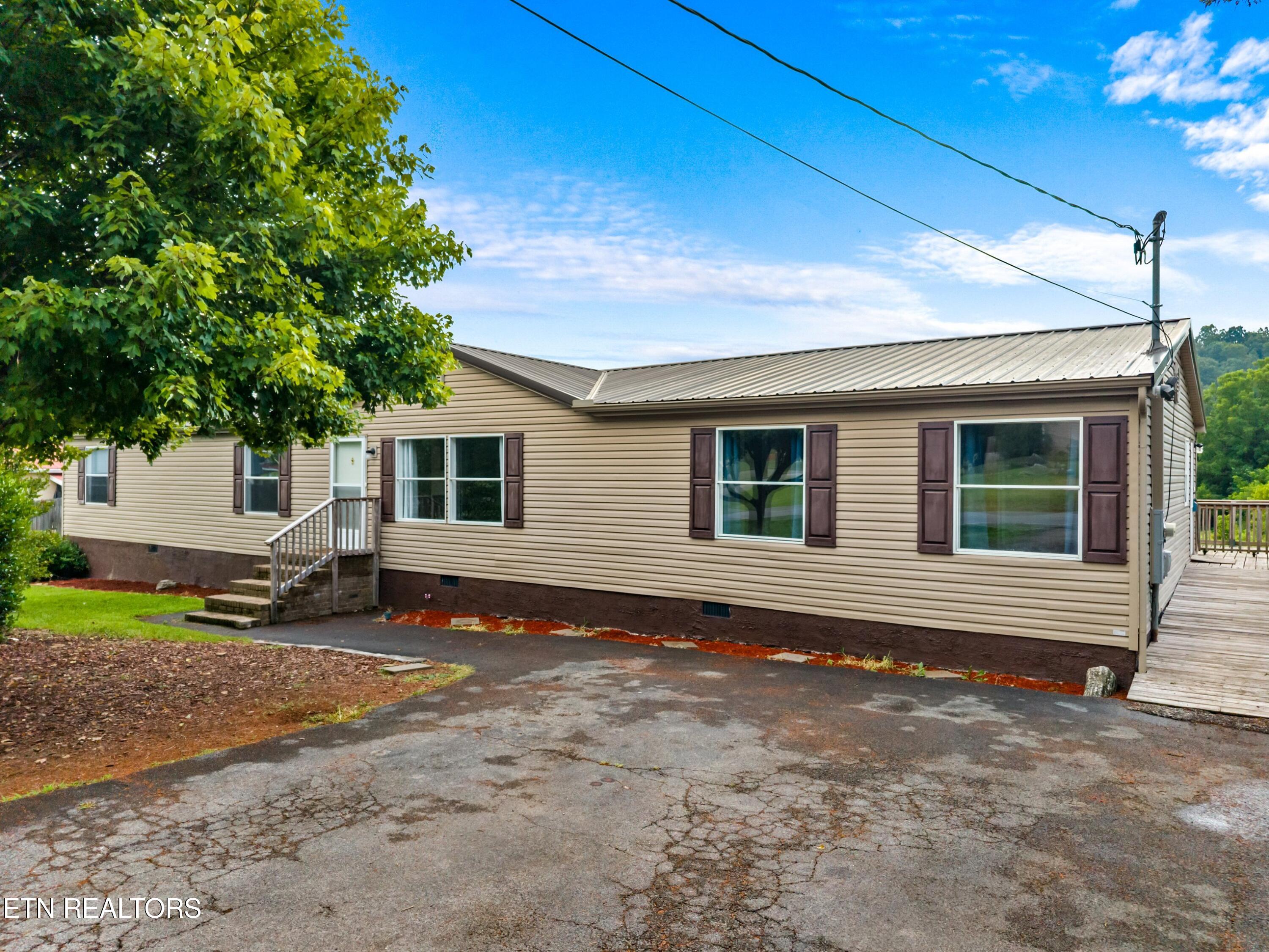 395 E Dumplin Valley Rd Property Photo 1