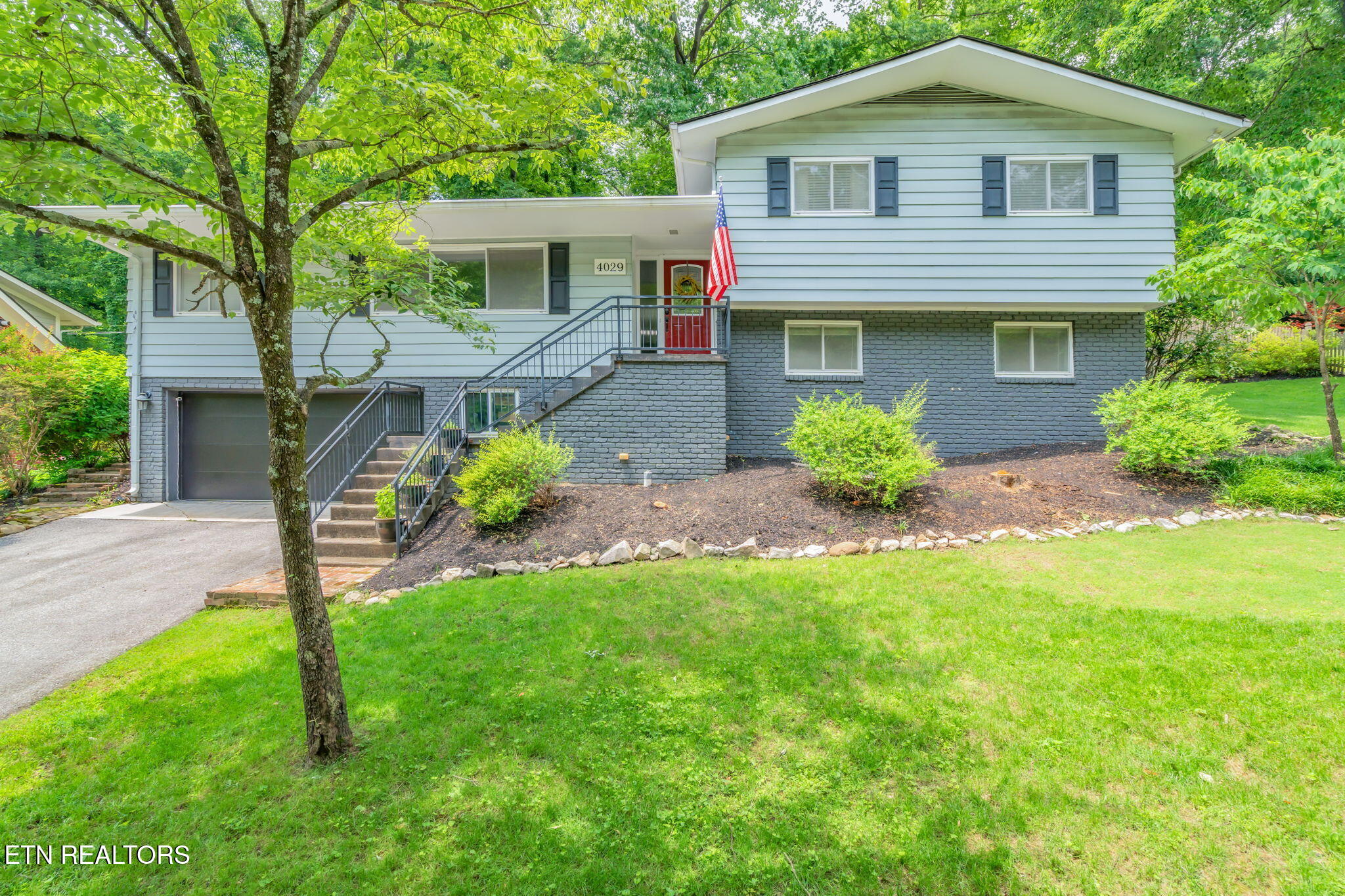 4029 Hiawatha Drive Property Photo 1
