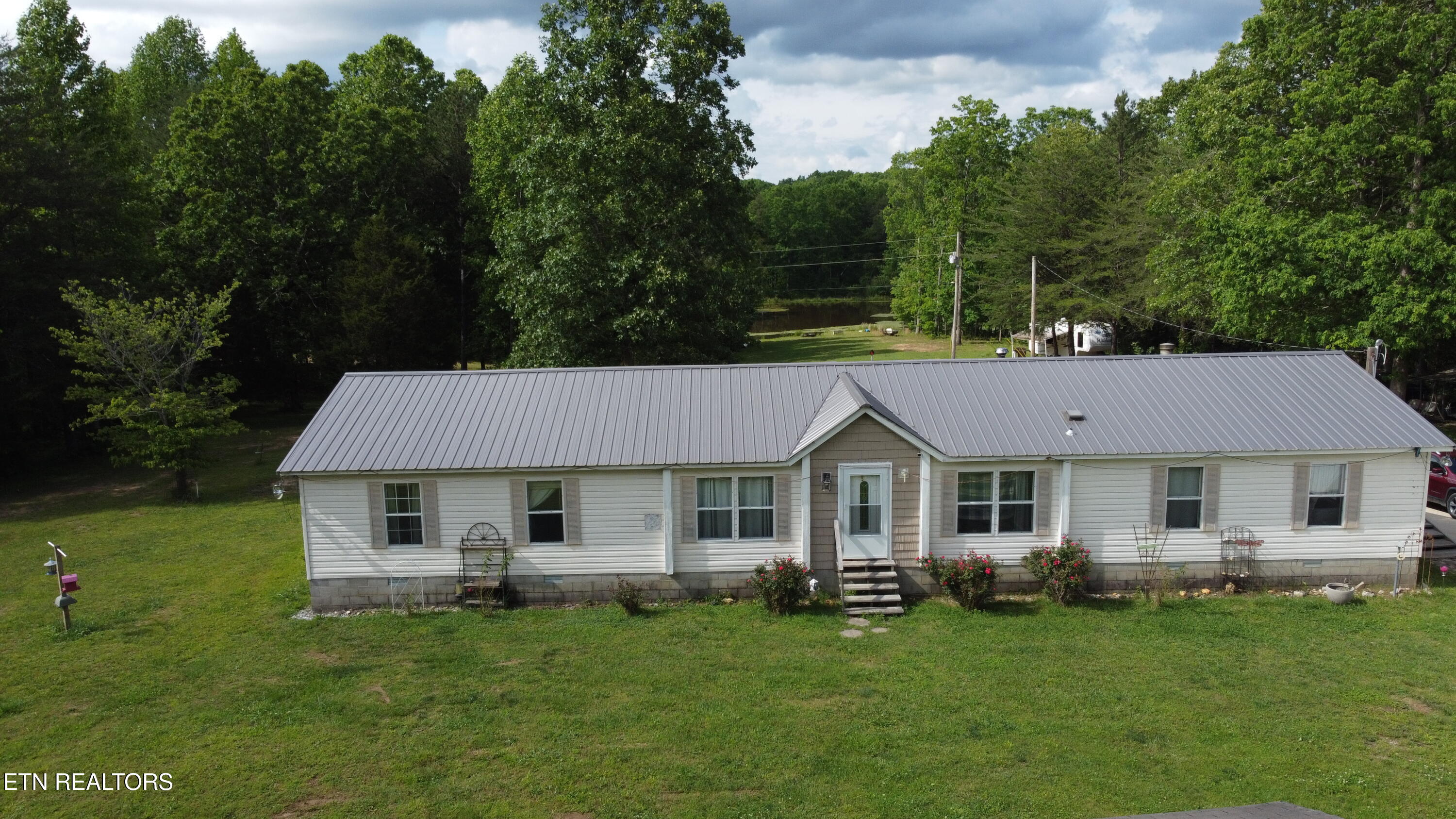 406 Dara Lane Property Photo 2