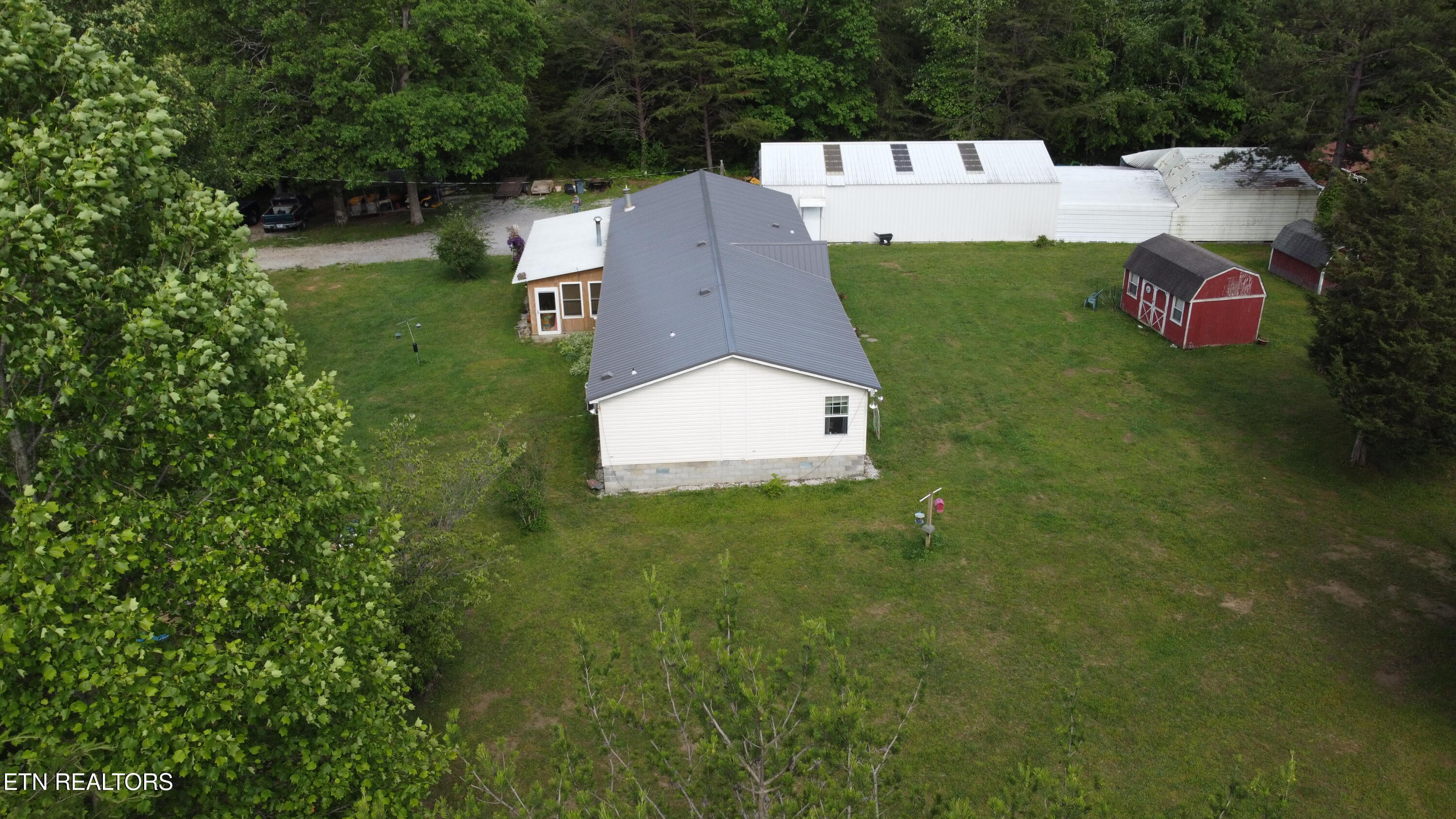 406 Dara Lane Property Photo 4