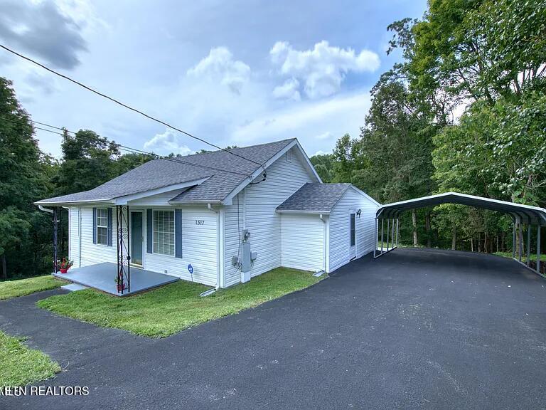 1517 W Copeland Drive Property Photo 1