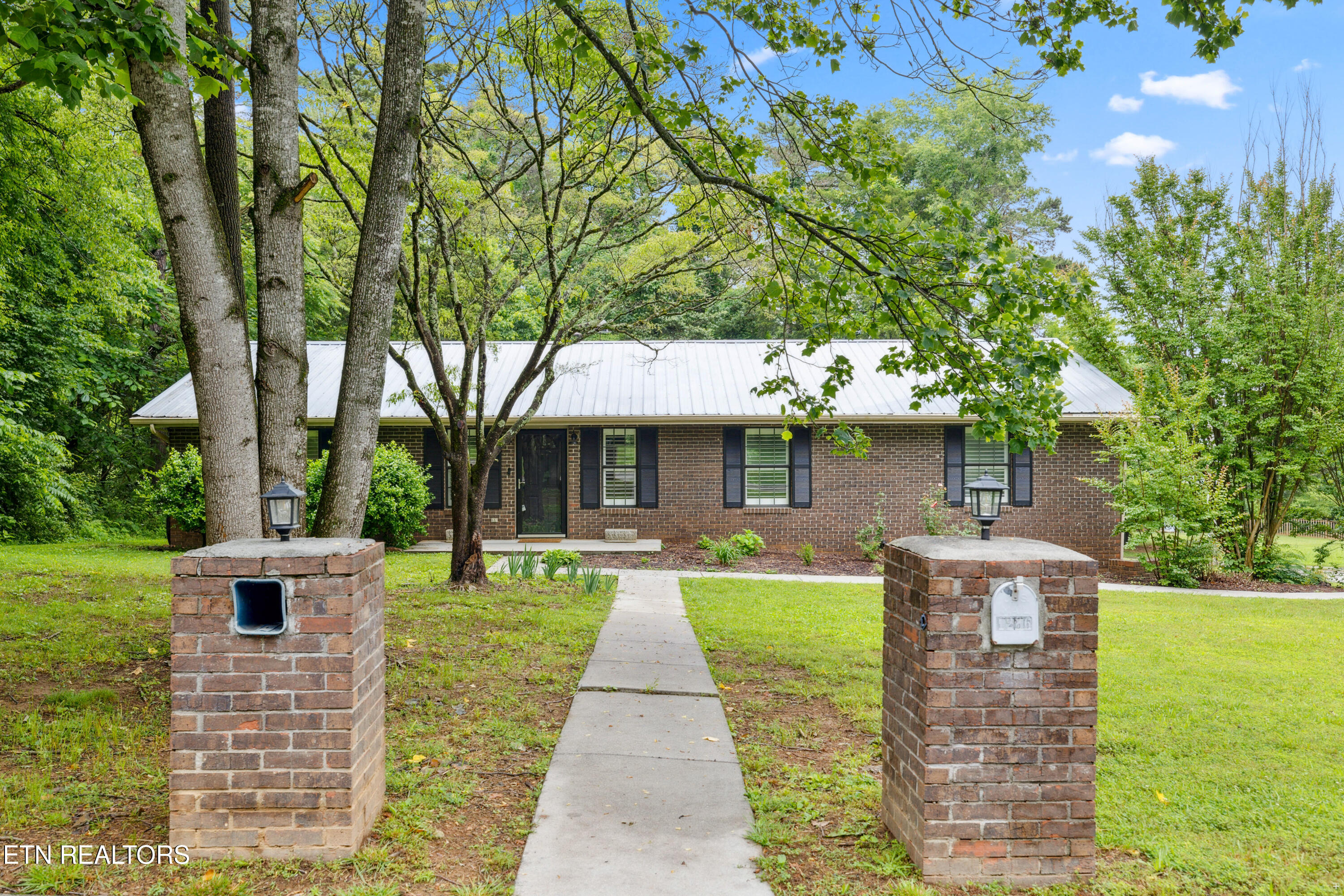 1286 Ashwood Drive Property Photo 1