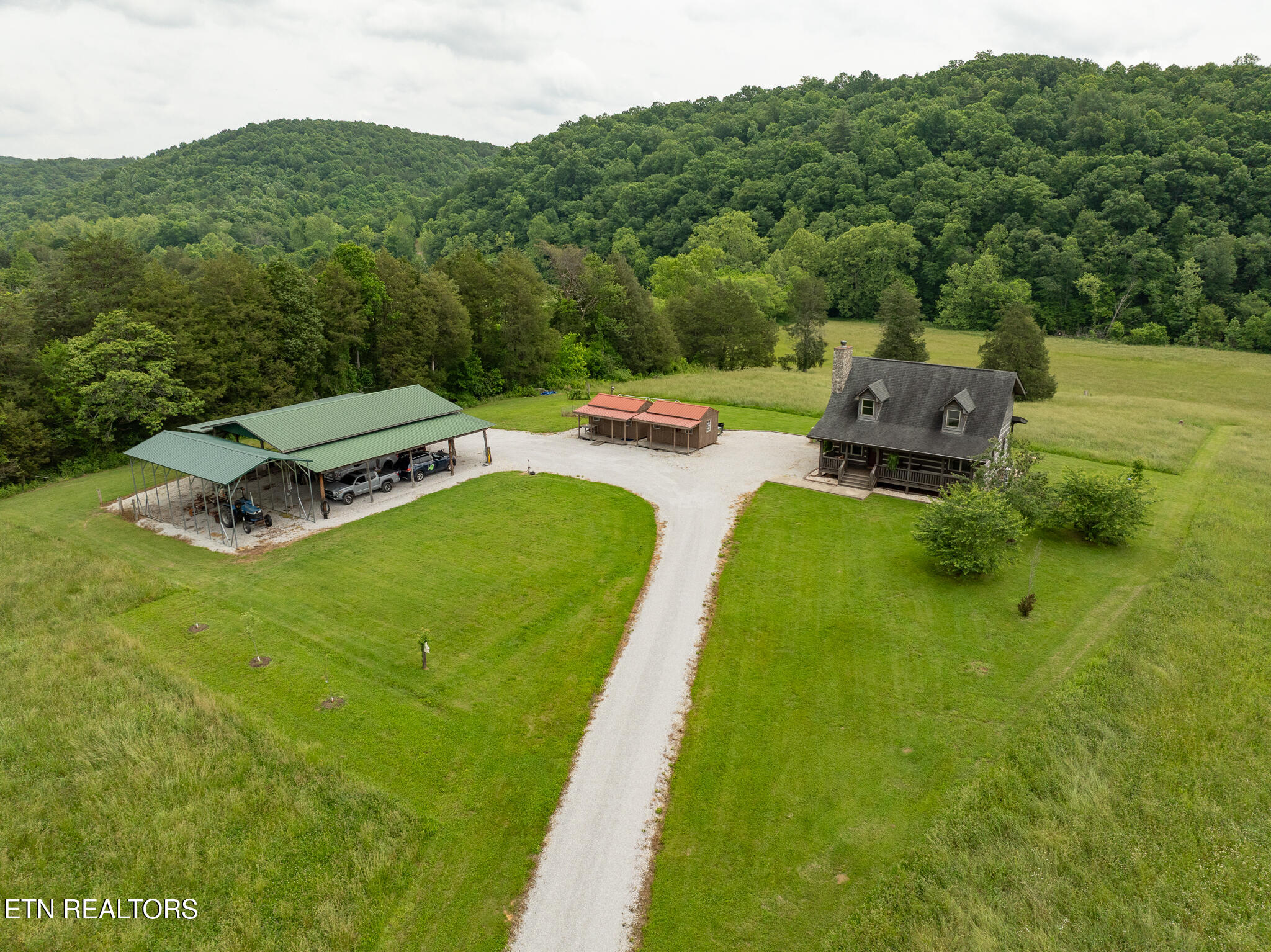 1055 Laurel Bluff Rd Property Photo 1