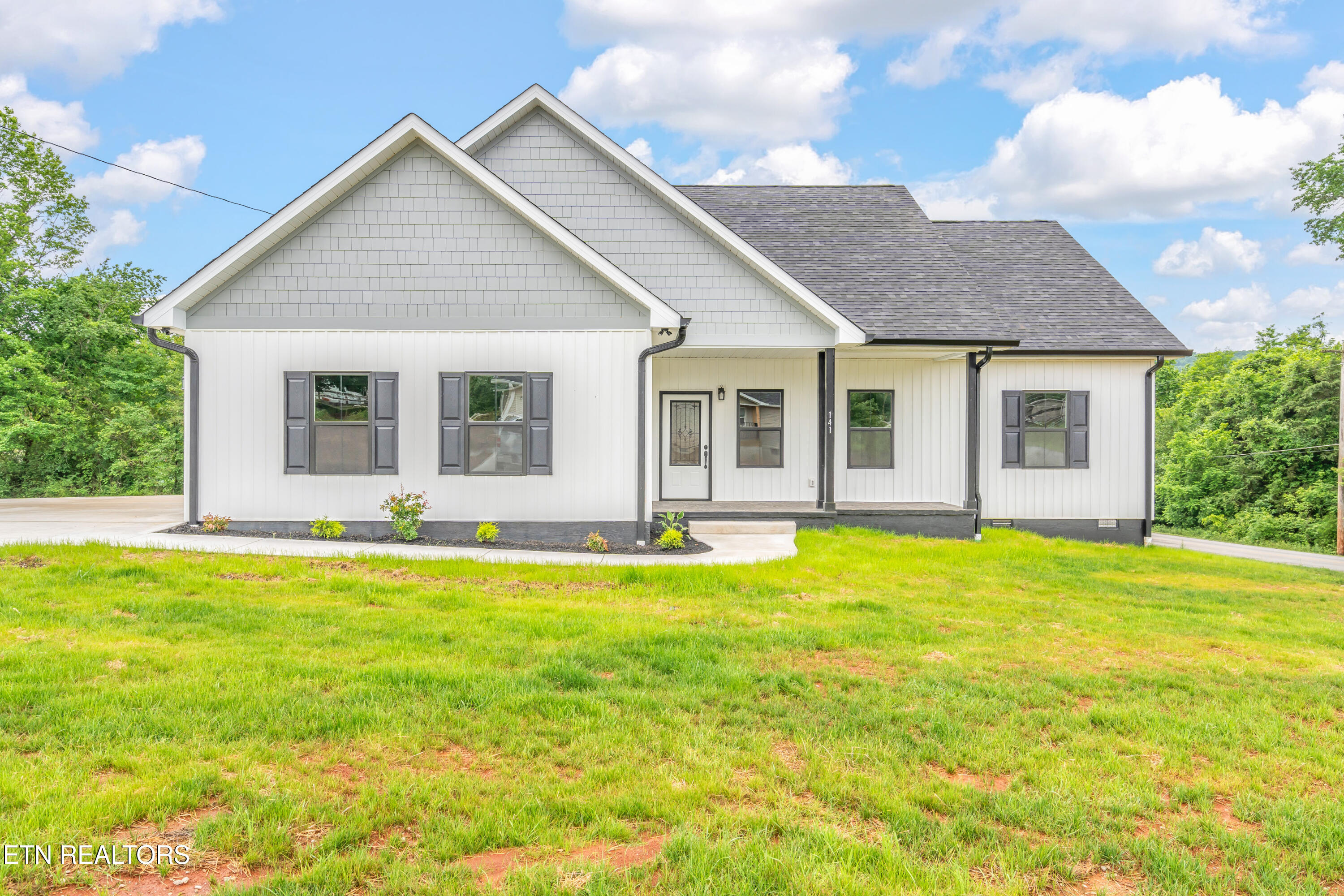 141 2nd St Property Photo
