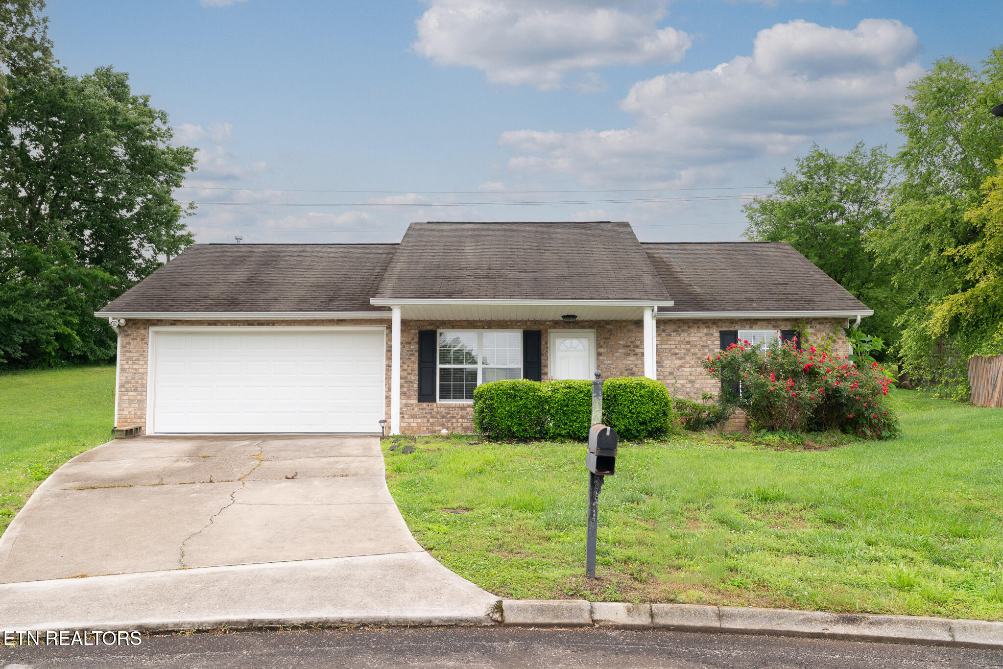 730 Drakewood Rd Property Photo 1