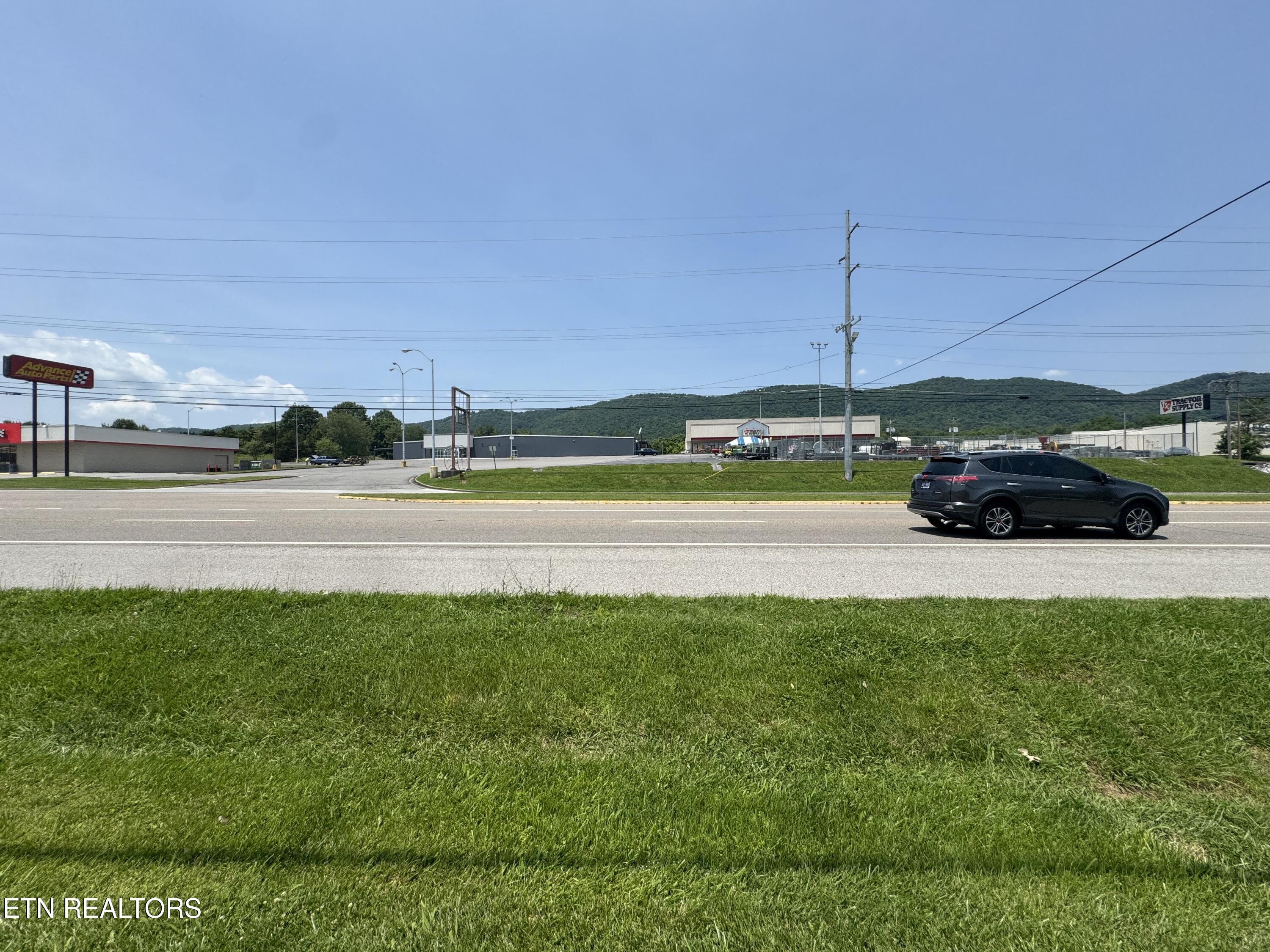 2527 Jacksboro Pike Property Photo 2