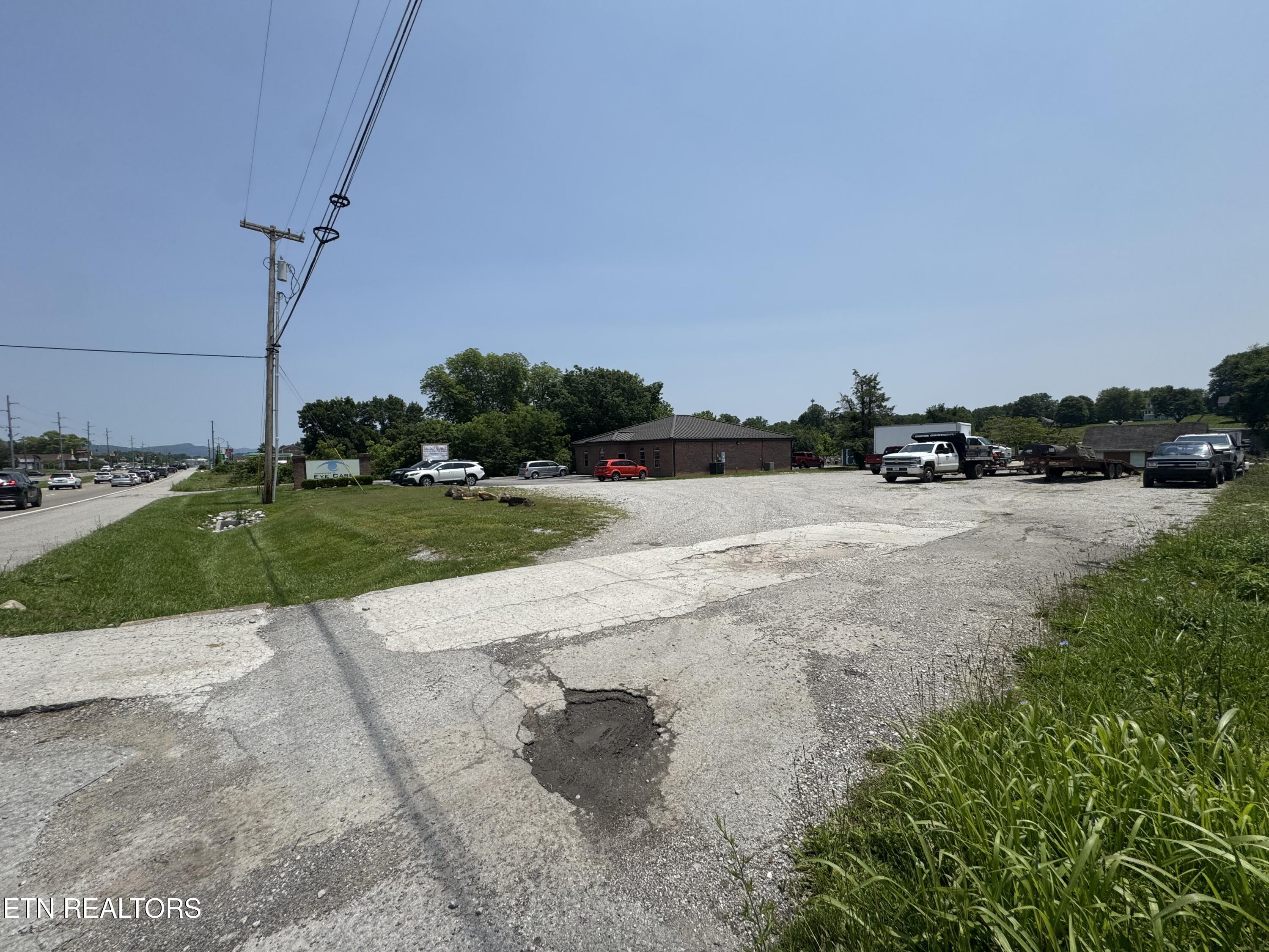 2527 Jacksboro Pike Property Photo 3