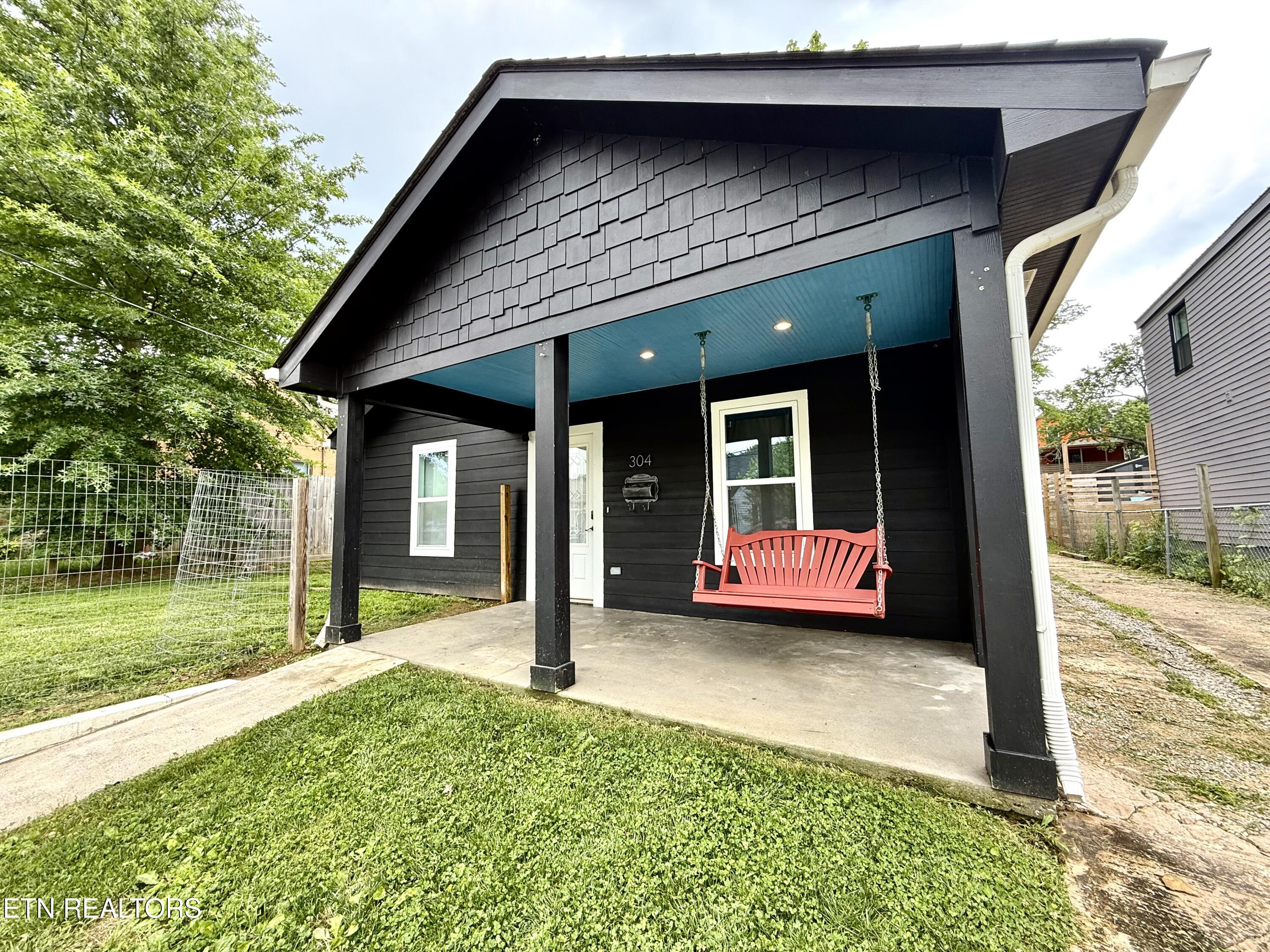 304 Douglas Ave Property Photo 4