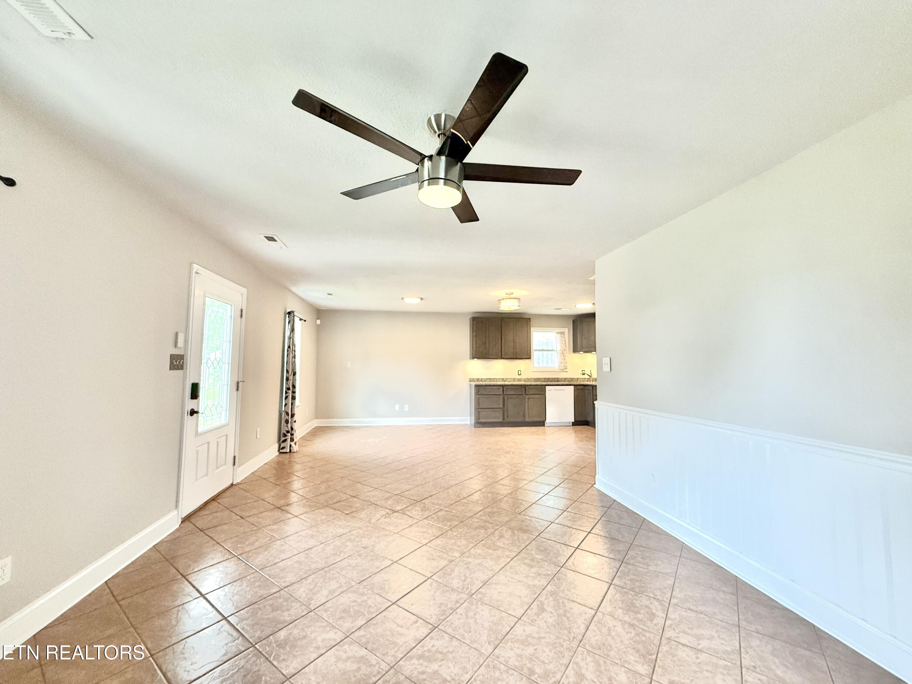 304 Douglas Ave Property Photo 5