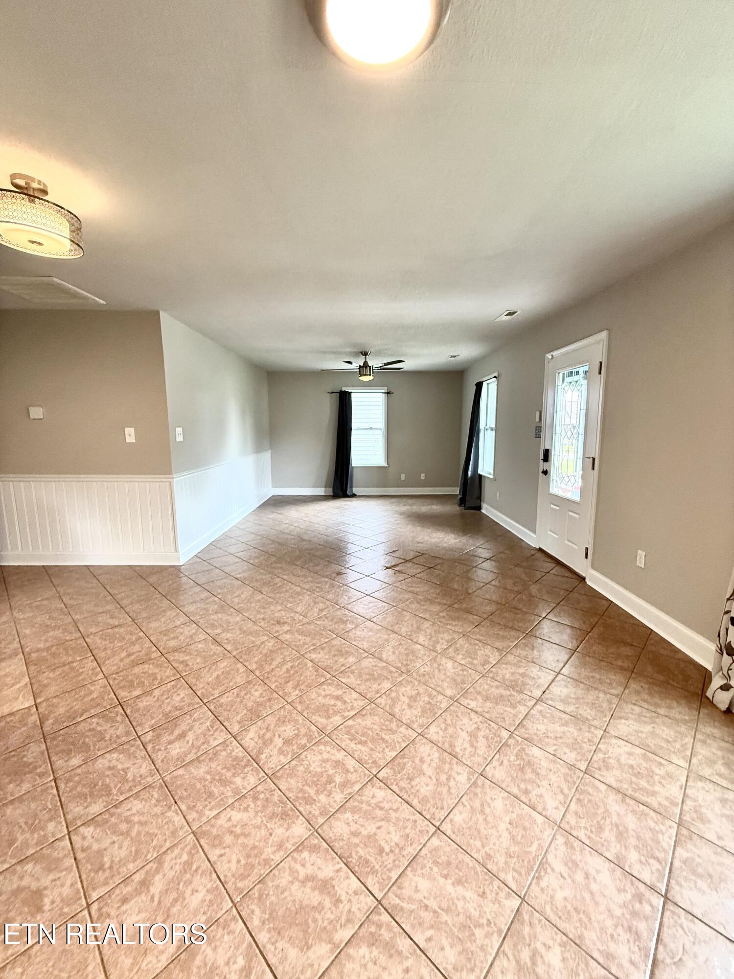 304 Douglas Ave Property Photo 6